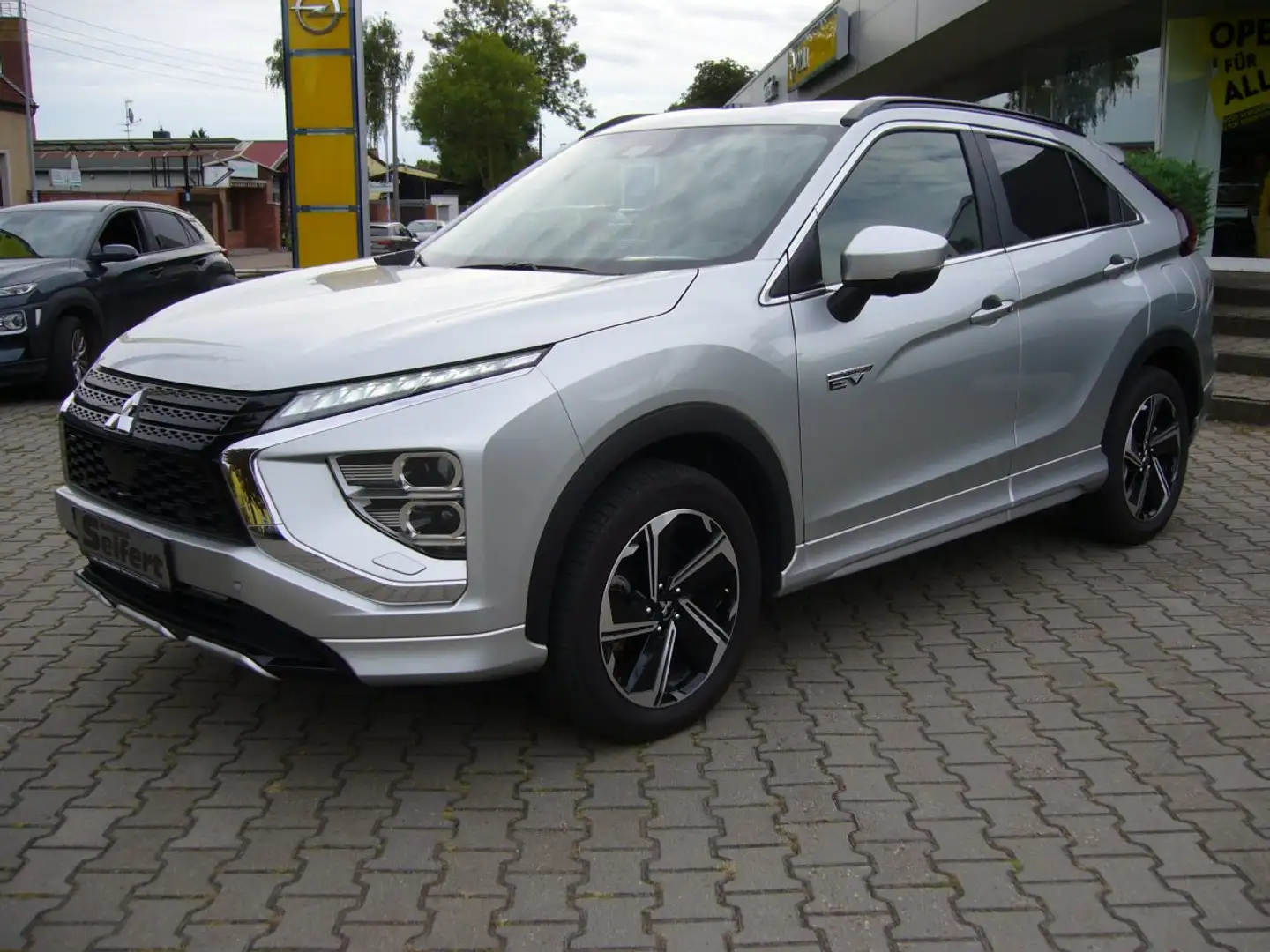 Mitsubishi Eclipse Cross Cross 2.4 PHEV Plus Select Black 4WD Hybrid Silber - 2
