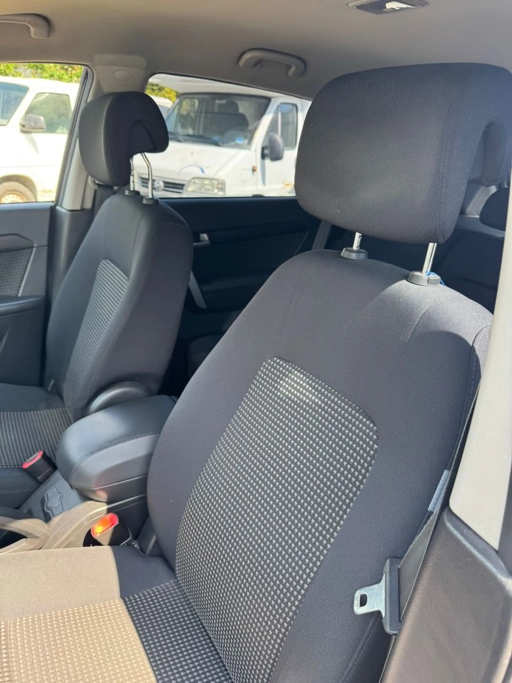 Chevrolet Captiva 2.4 LS 2WD 5-Sitzer — photo 12