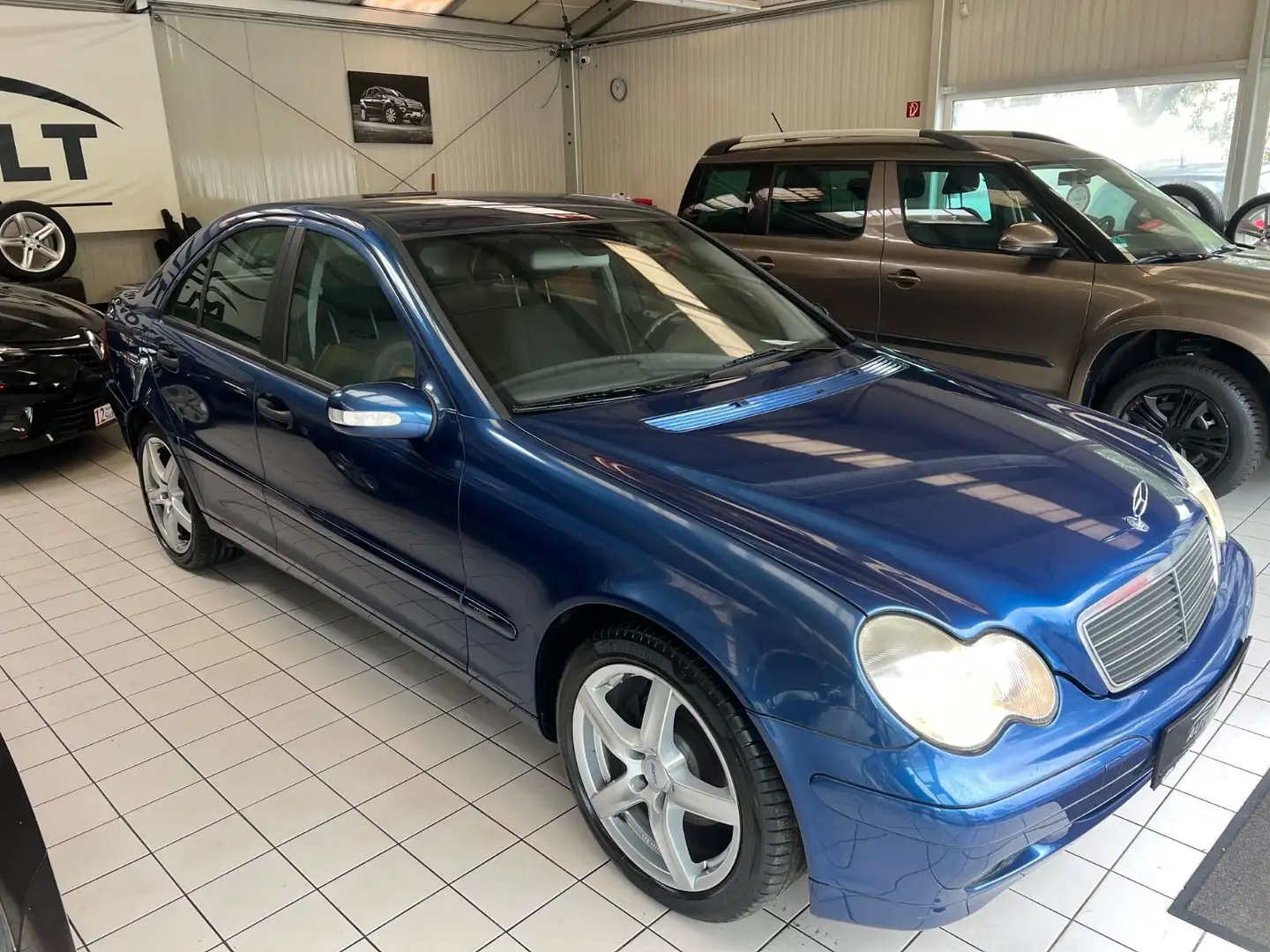 Mercedes-Benz C 180 CLASSIC*TÜVneu*Klima*Scheckheft  Mercedes* Bleu - 1