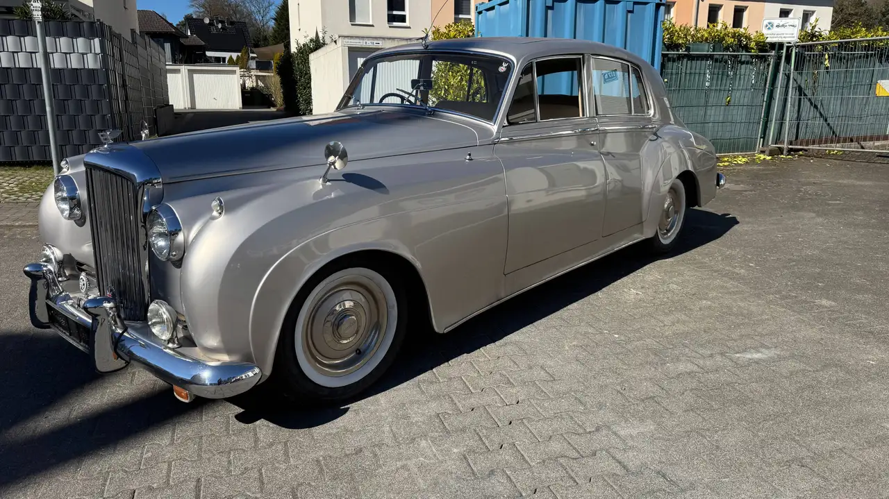 Bentley S1 Standard Steel Saloon, foto 2