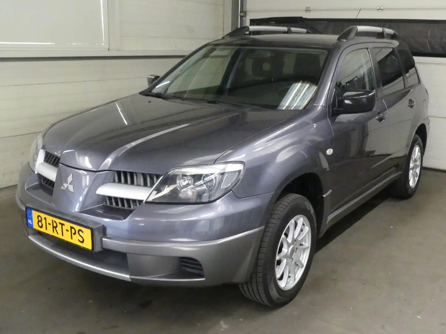 Mitsubishi Outlander 2.0 Invite Plus - Airco - Mooie auto! - Trekhaak Gri - 1