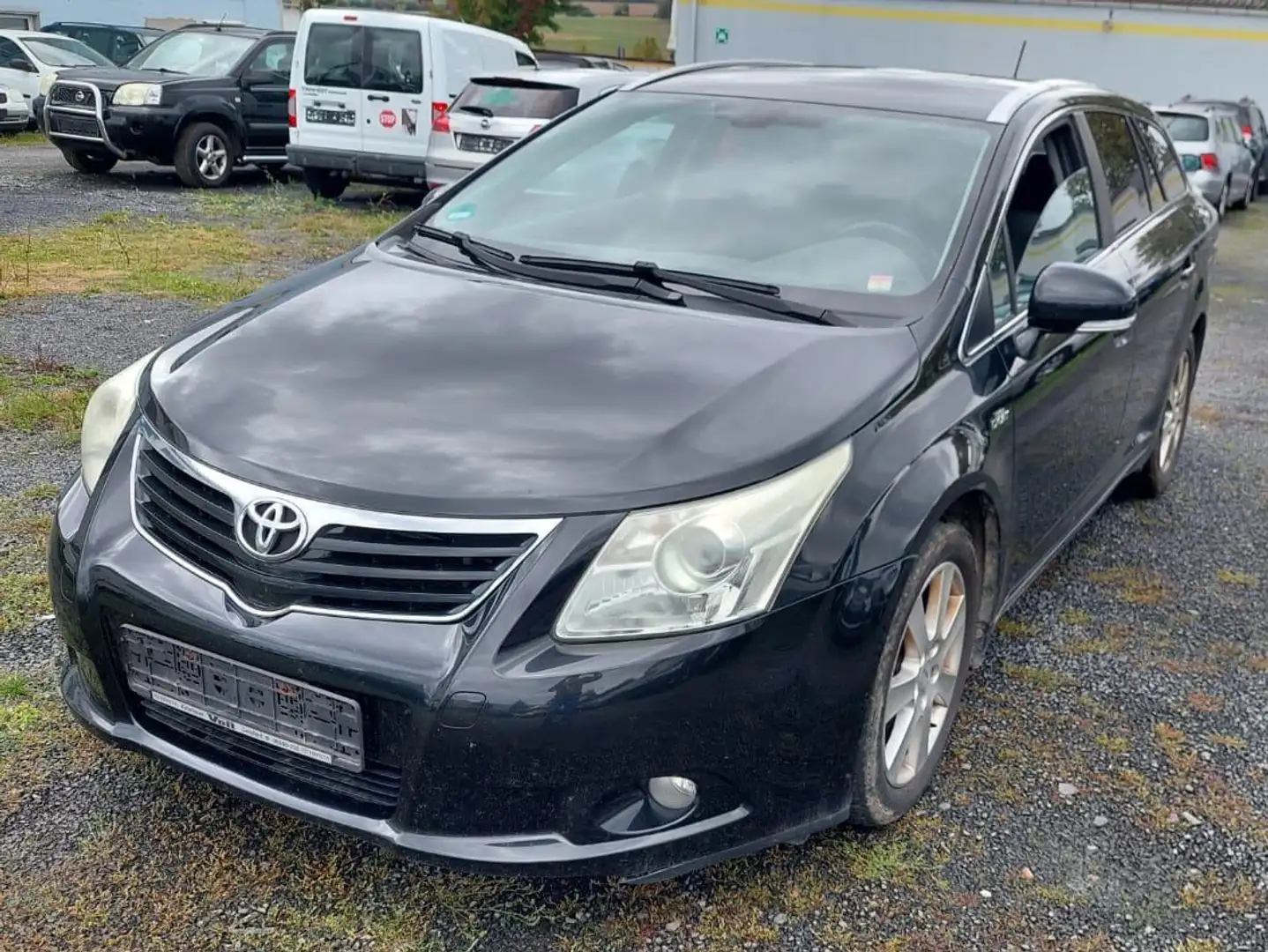 Toyota Avensis Executive Schwarz - 1