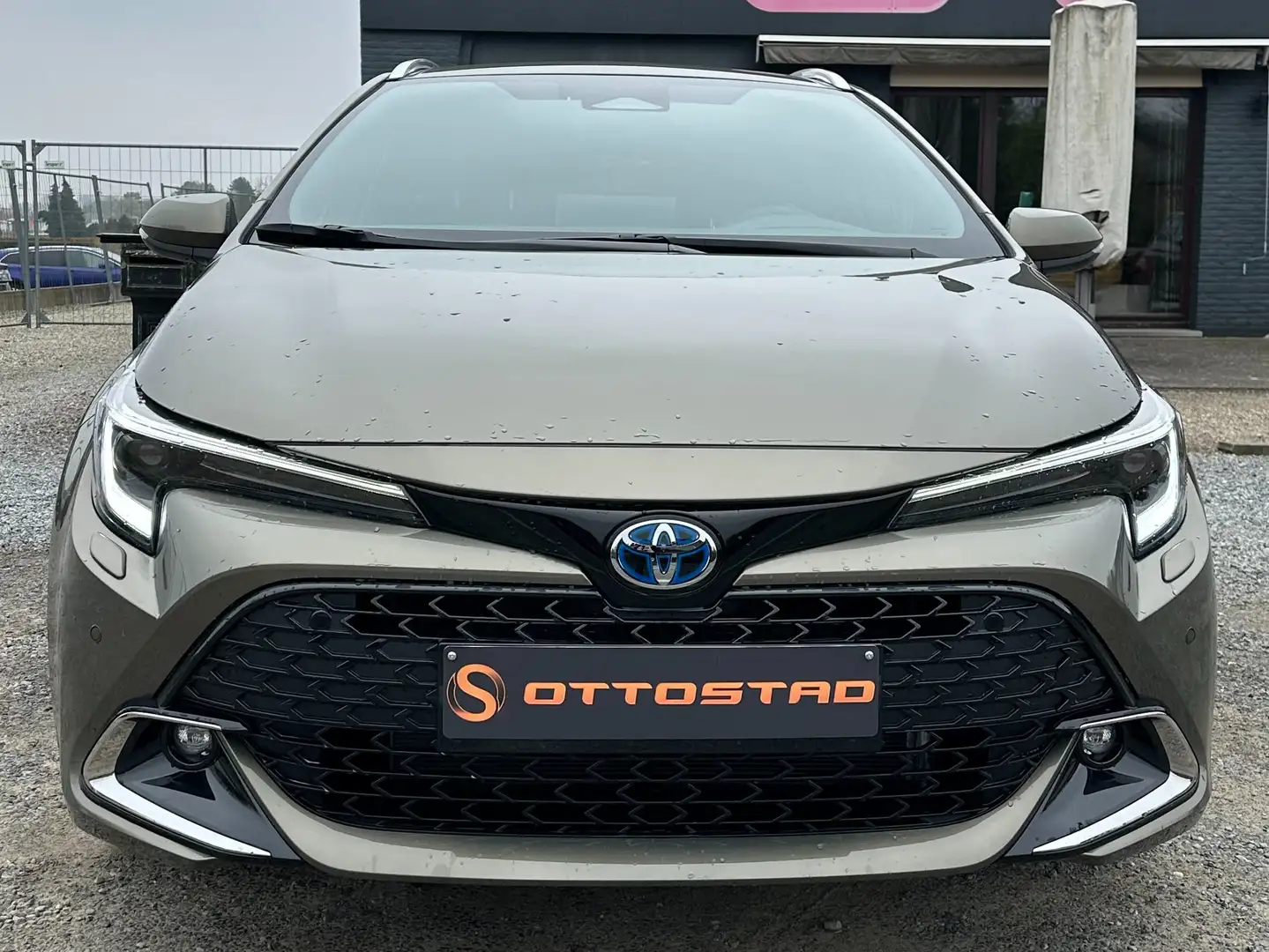 Toyota Corolla TS 1.8 Hybrid Style brončana - 2