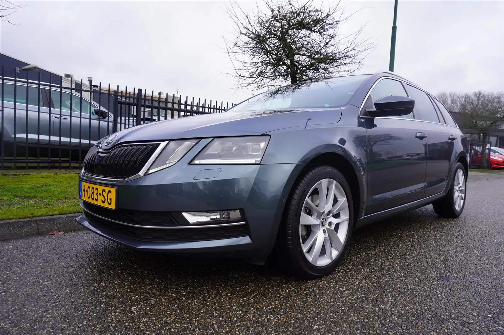 Skoda Octavia Combi 1.5 TSI Greentech 150pk DSG-7 Buss Edit Clim Grau - 1