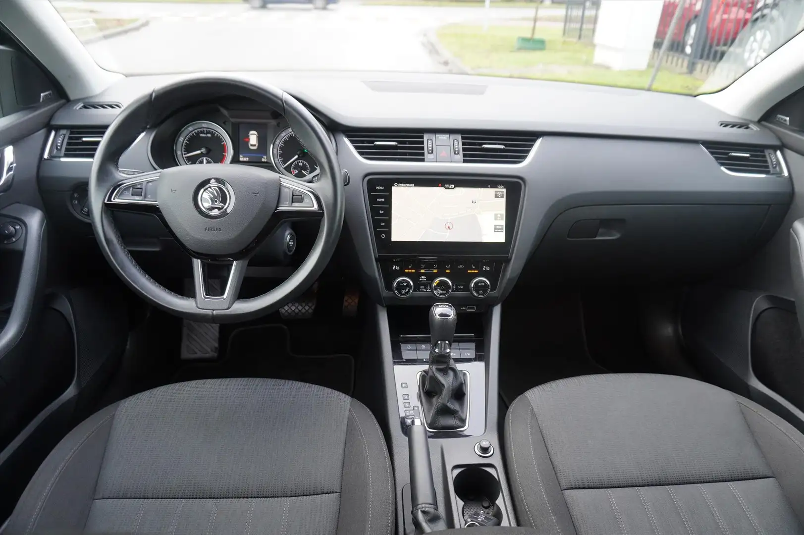 Skoda Octavia Combi 1.5 TSI Greentech 150pk DSG-7 Buss Edit Clim Grau - 2