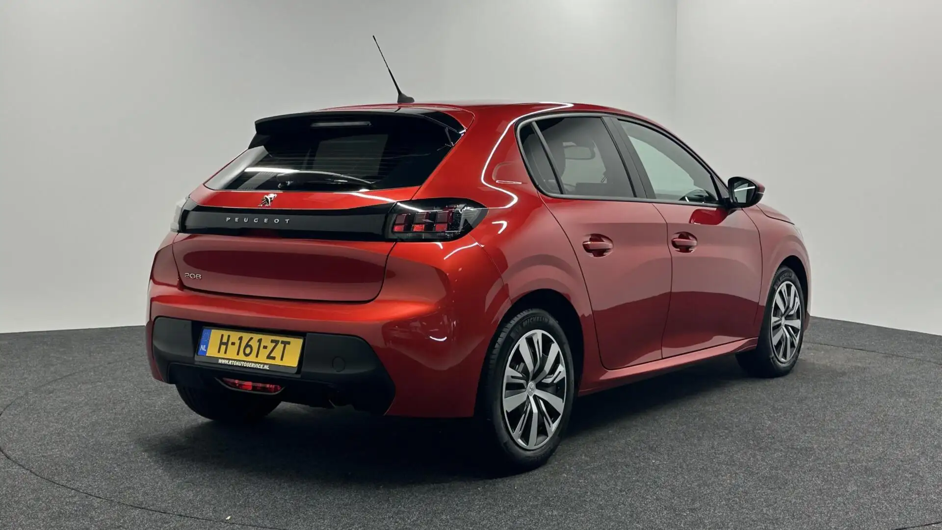 Peugeot 208 1.2 PureTech Active Pack CRUISE NAVIGATIE CARPLAY Rouge - 2