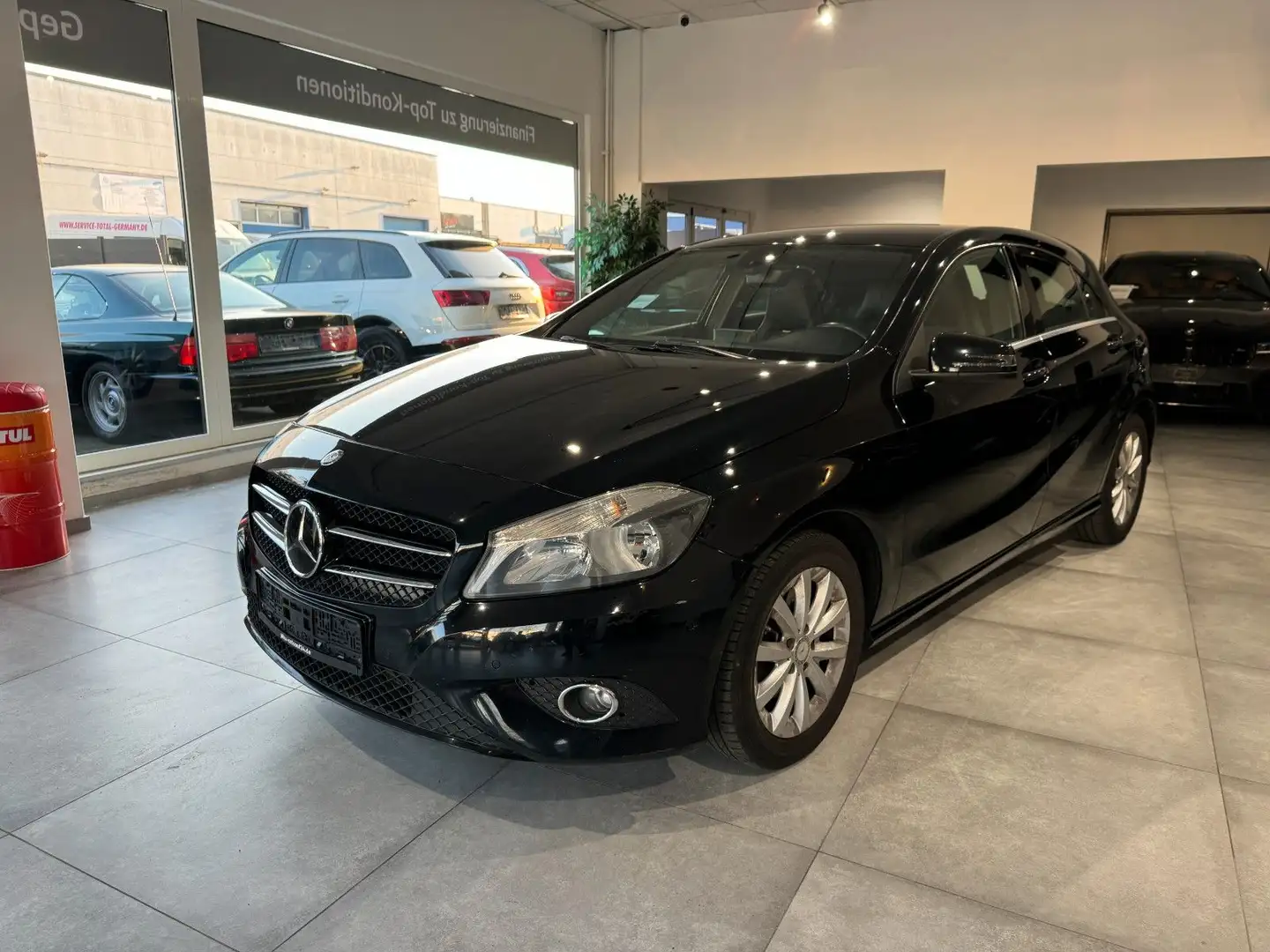 Mercedes-Benz A 180 BlueEfficiency Navi/PDC/SHZ/8Fach/Insp.NEU Fekete - 2