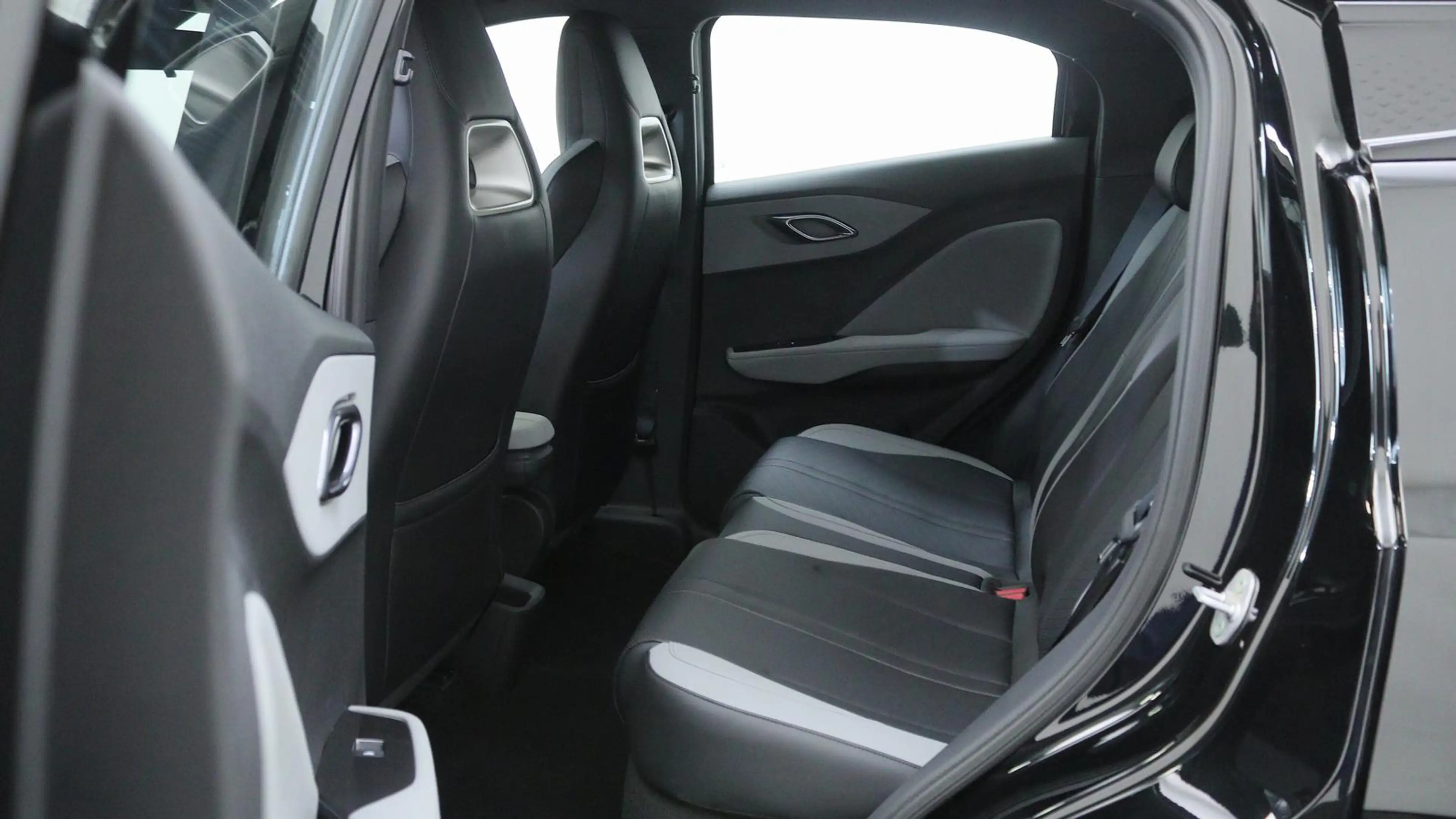 BYD Dolphin Surf Boost 43 kWh / Navi / ACC / Elektr. Sitze V. / PDC — photo 6