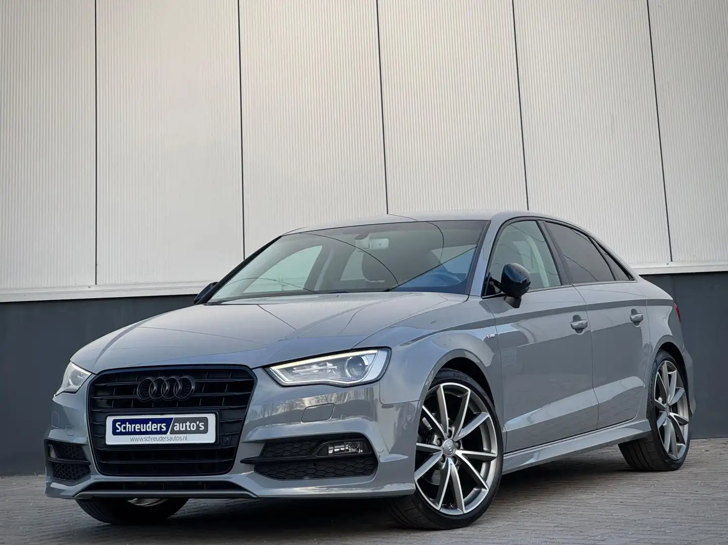 Audi A3 Limousine 1.4 TFSI S-LINE Dsg Black Ed. NARDO GREY Grijs - 1