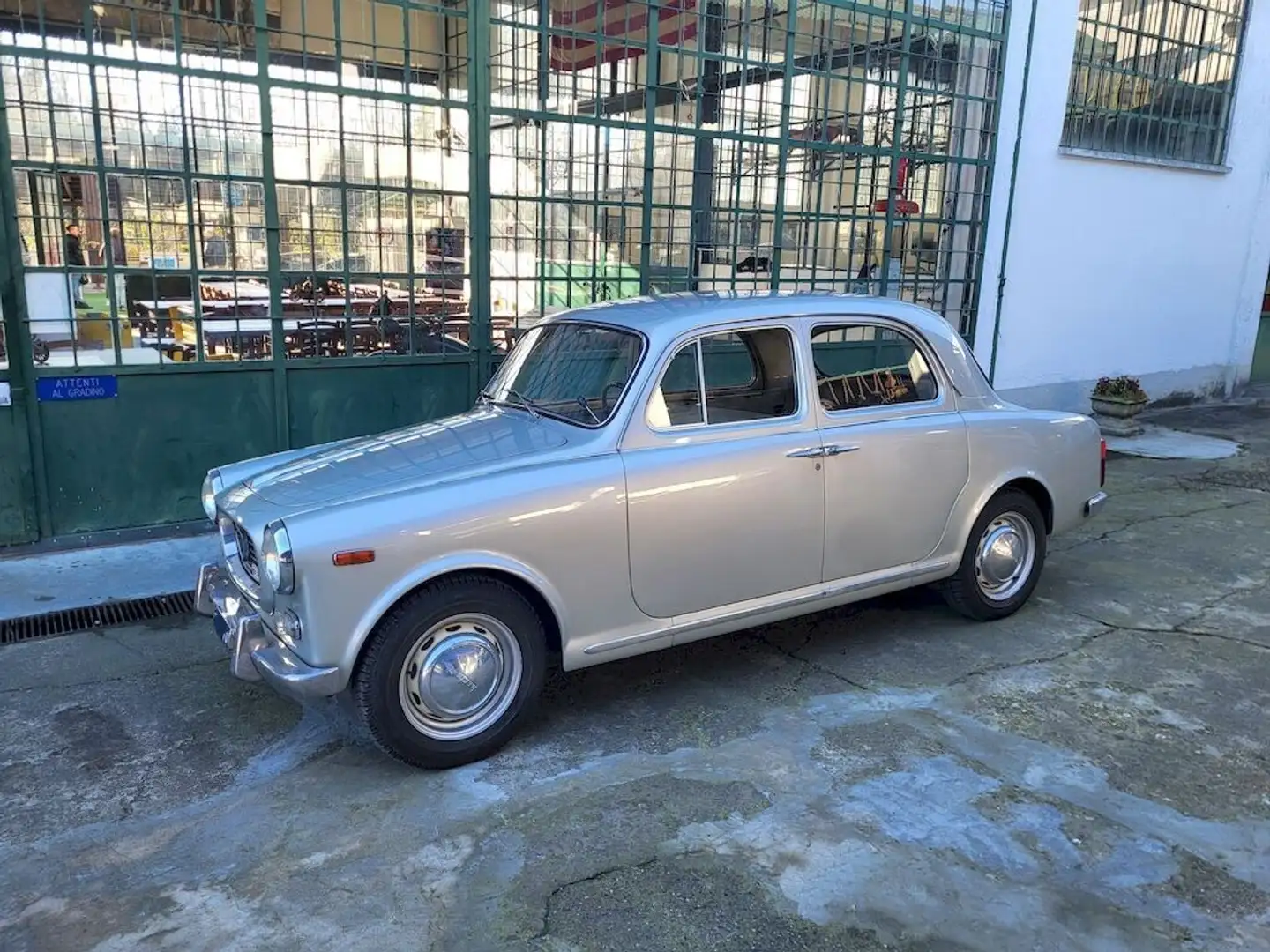 Lancia Appia Berlina III Serie Plateado - 1