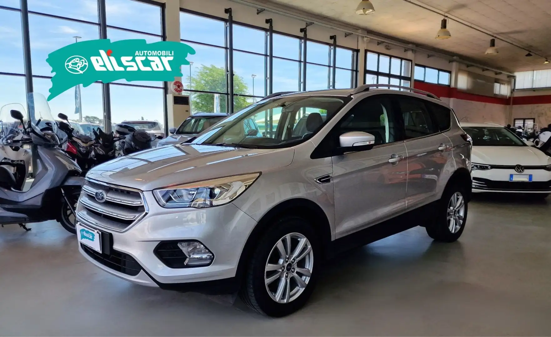Ford Kuga 2.0 TDCI 120 CV Plateado - 2