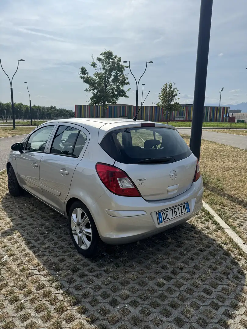 Opel Corsa 5p 1.2 Club 80cv - 2