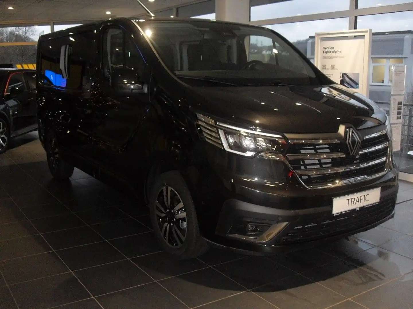 Renault Trafic Combi L1H1 SpaceClass dCi 170 EDC Schwarz - 2