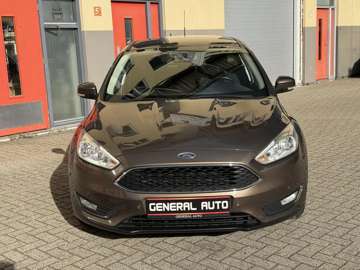 Ford Focus Wagon 1.0 Titanium Edition, Navi, Nieuwe Distribut Bruin - 2