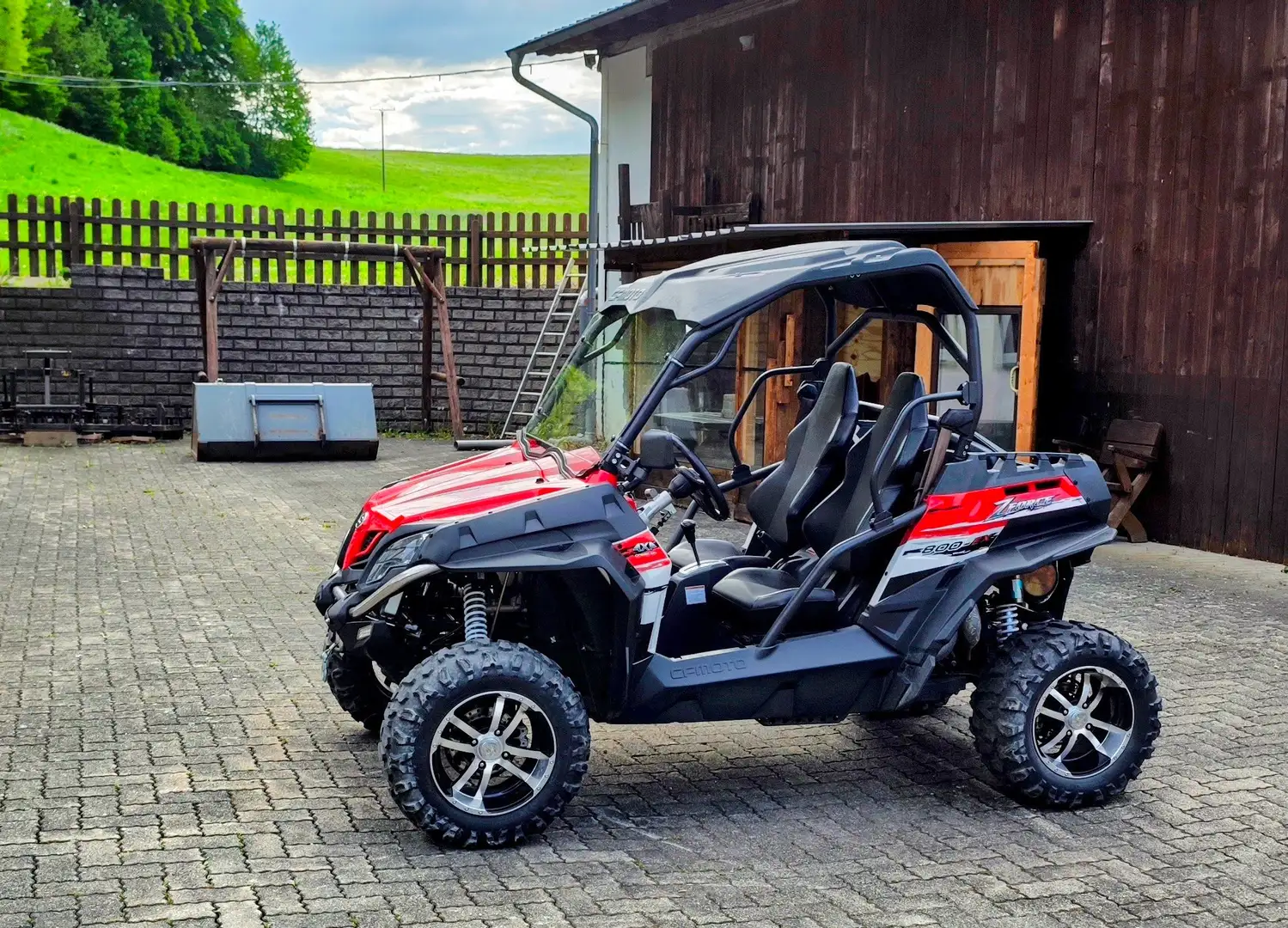 CFMOTO CForce 800 ZHEJIANG CFMoto RC Červená - 1