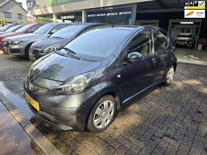 Toyota Aygo 1.0-12V + | 2E EIGENAAR | 12MND GARANTIE | NW KOPP
