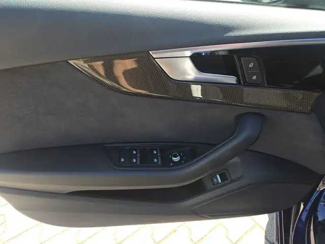Audi S4 view 16