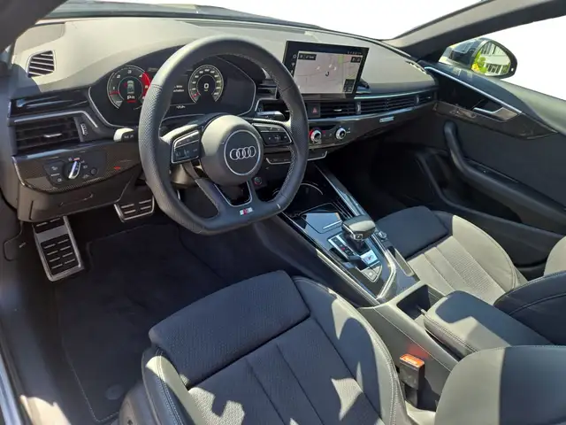 Audi S4 view 4