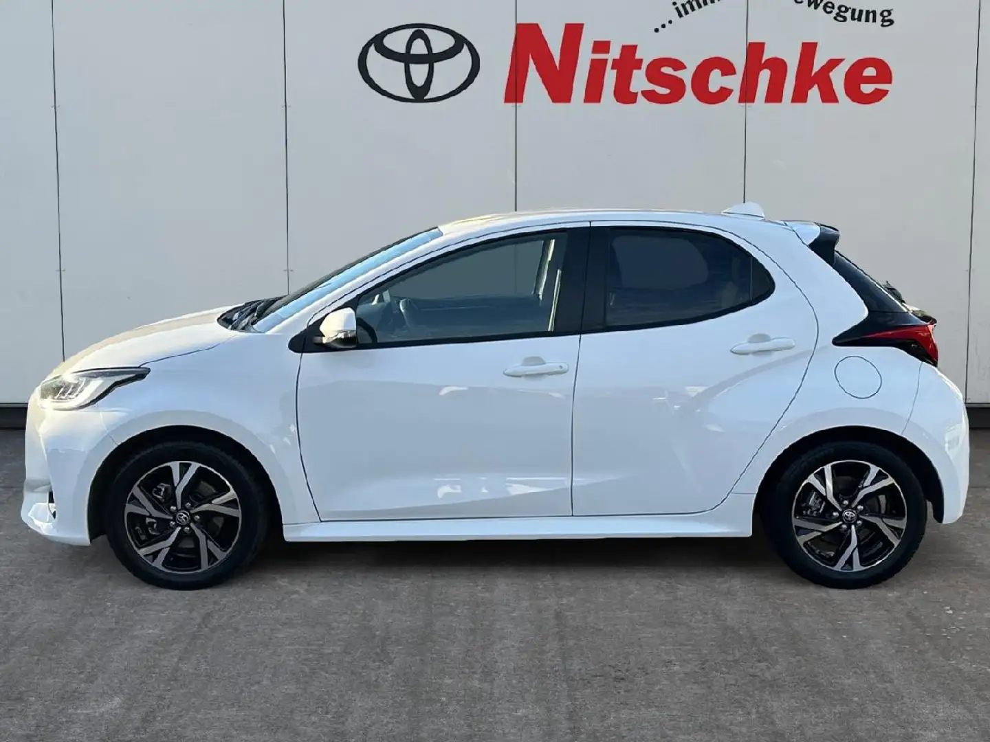 Toyota Yaris Hybrid Team Deutschland Weiß - 2