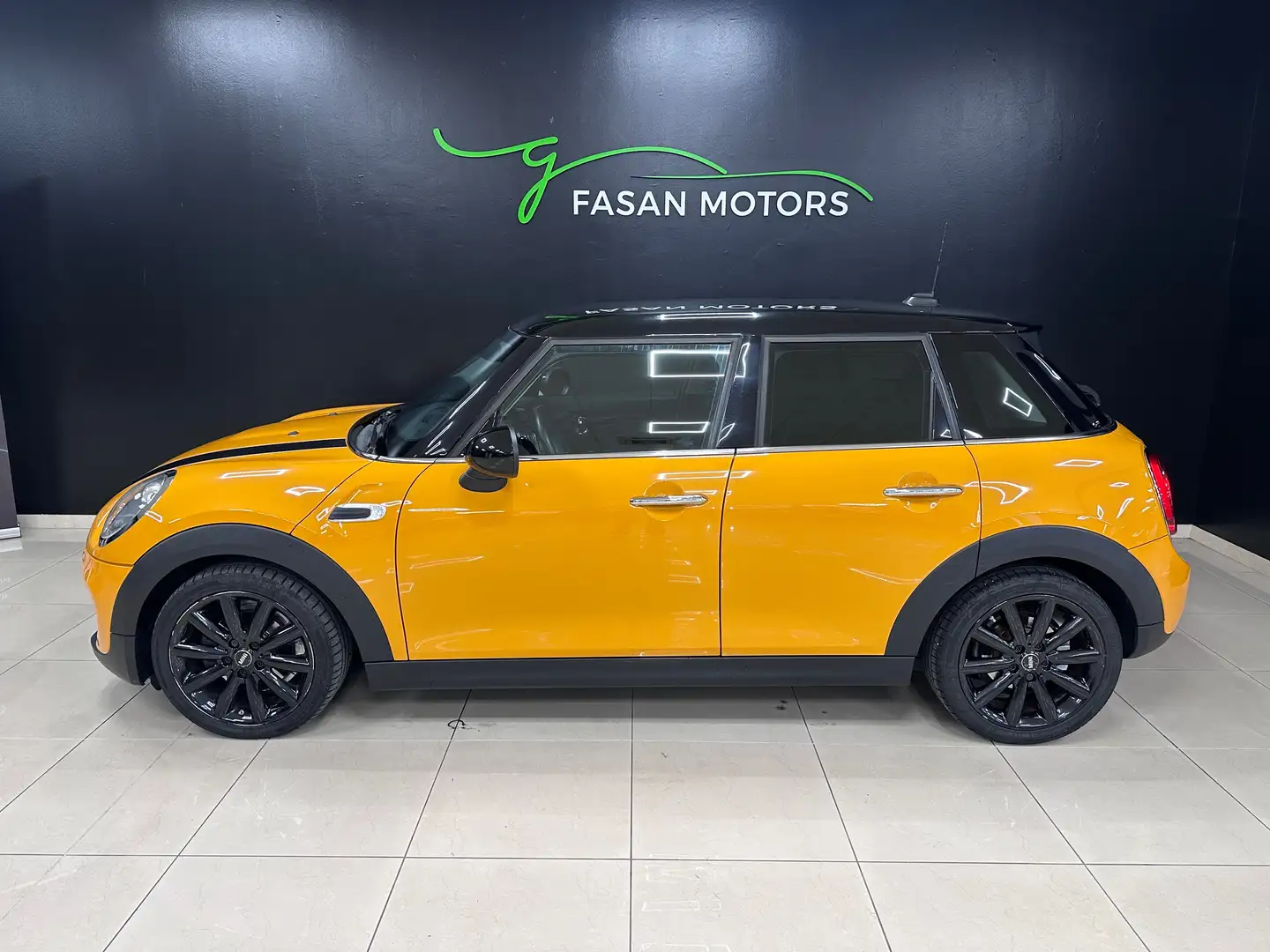 MINI Cooper D Mini IV F55-F56 2014 1.5 5p auto Orange - 2