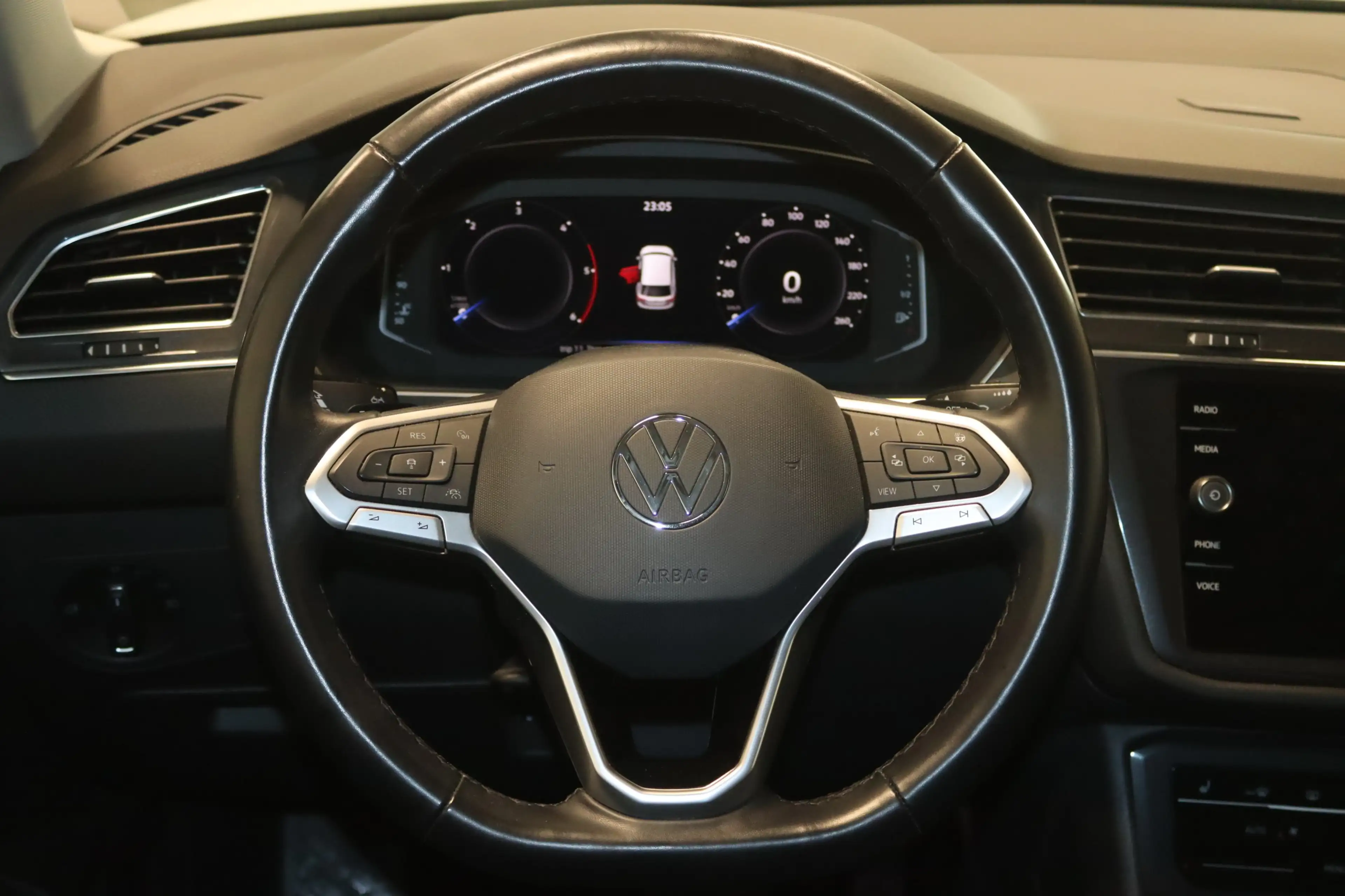 Volkswagen Tiguan Allspace 2.0 TDI DSG Life-PANO-AHK-STDHZ- — photo 5
