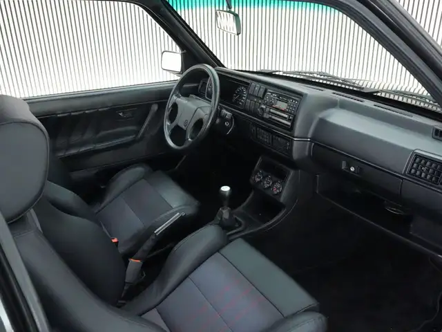 Volkswagen Golf view 8