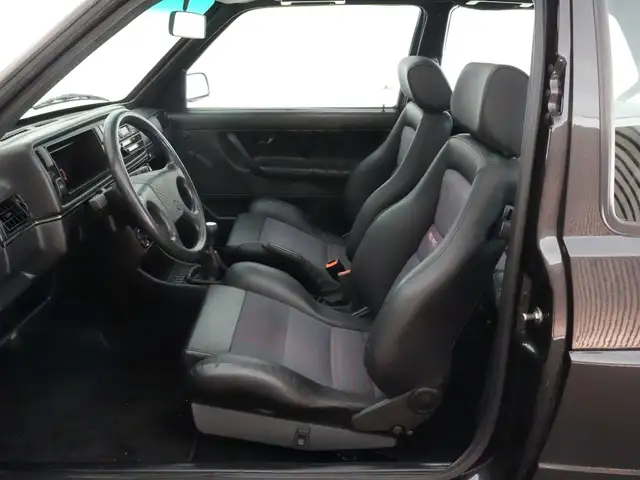 Volkswagen Golf view 4