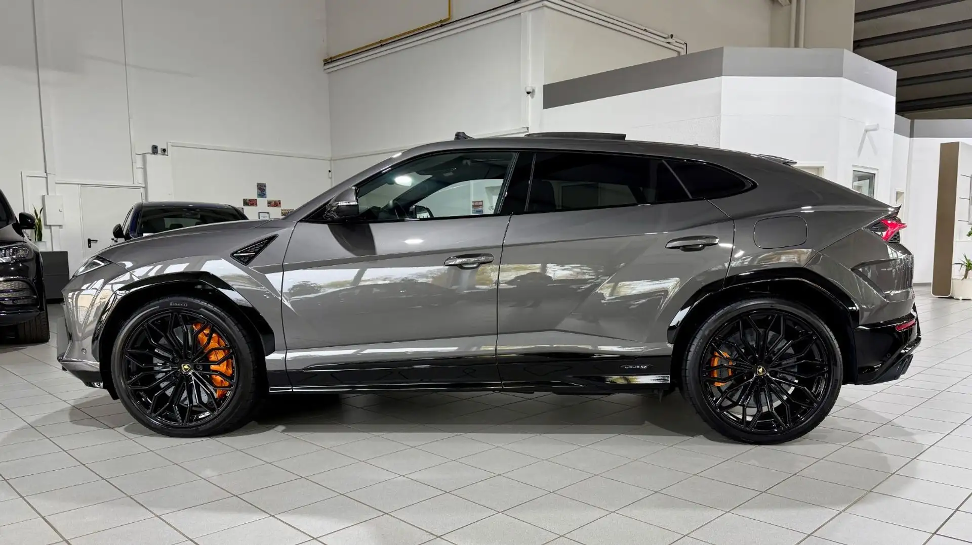 Lamborghini Urus SE 4.0 MY25 ANIMA B&O PANO HUD MASSAGE 23" Grau - 2