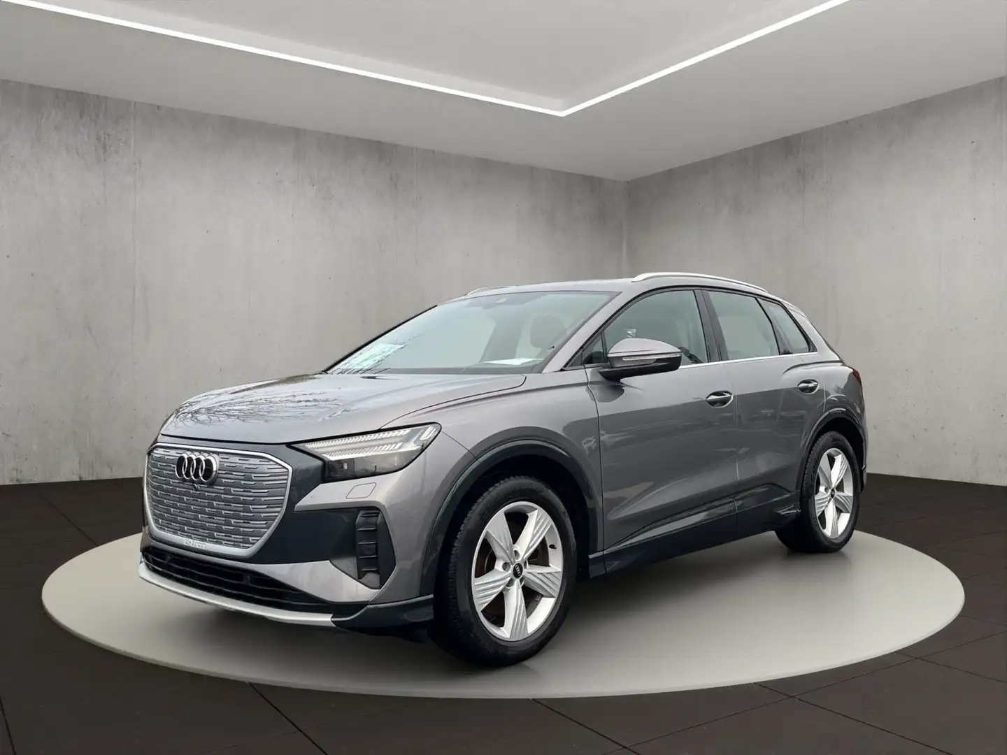 Audi Q4 e-tron 45 e-tron quattro 195 kW Grau - 1