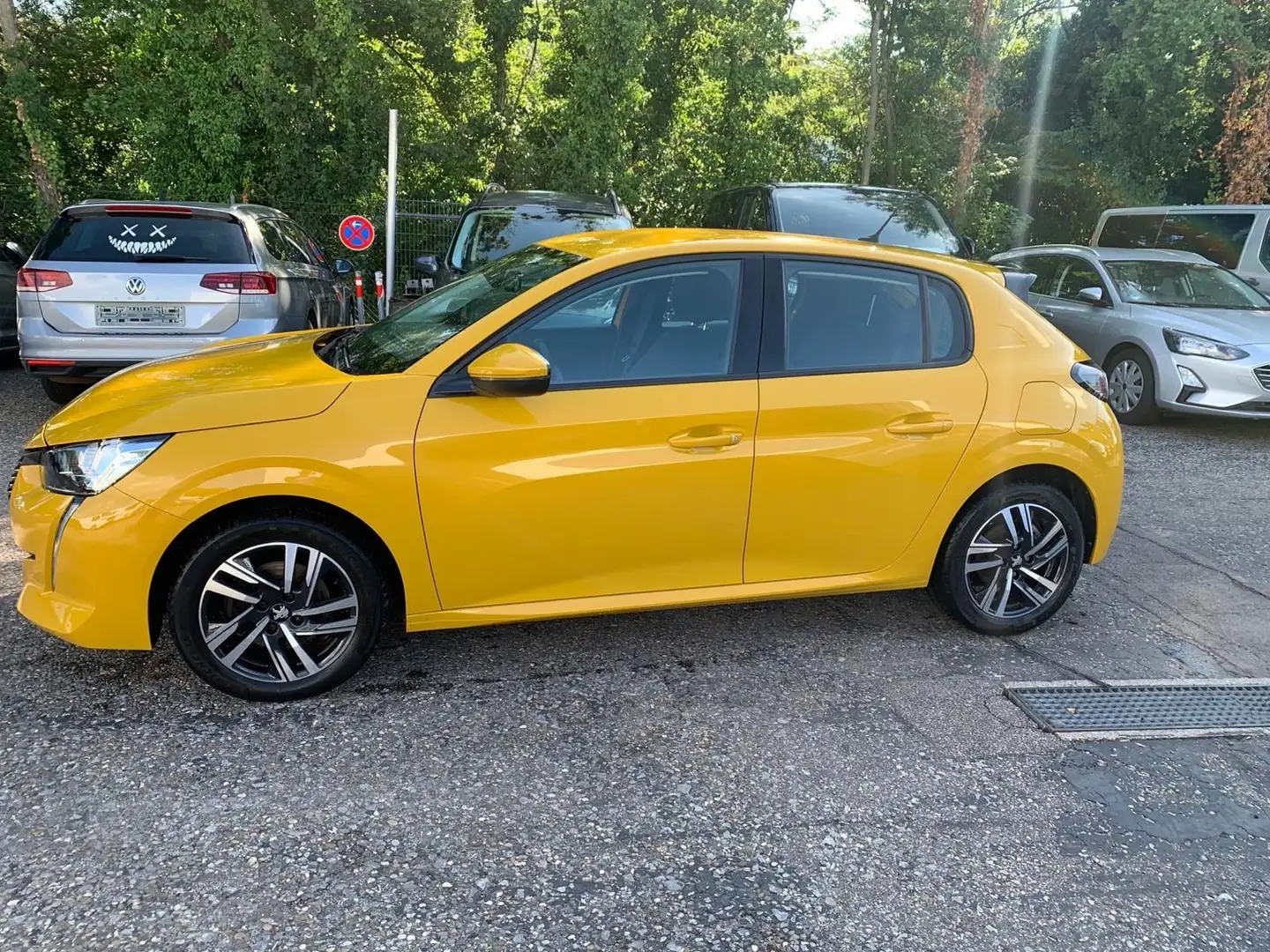 Peugeot 208 Allure NAVI+CAM+SHZ+TEMP+KEYLESS+LED Gelb - 2