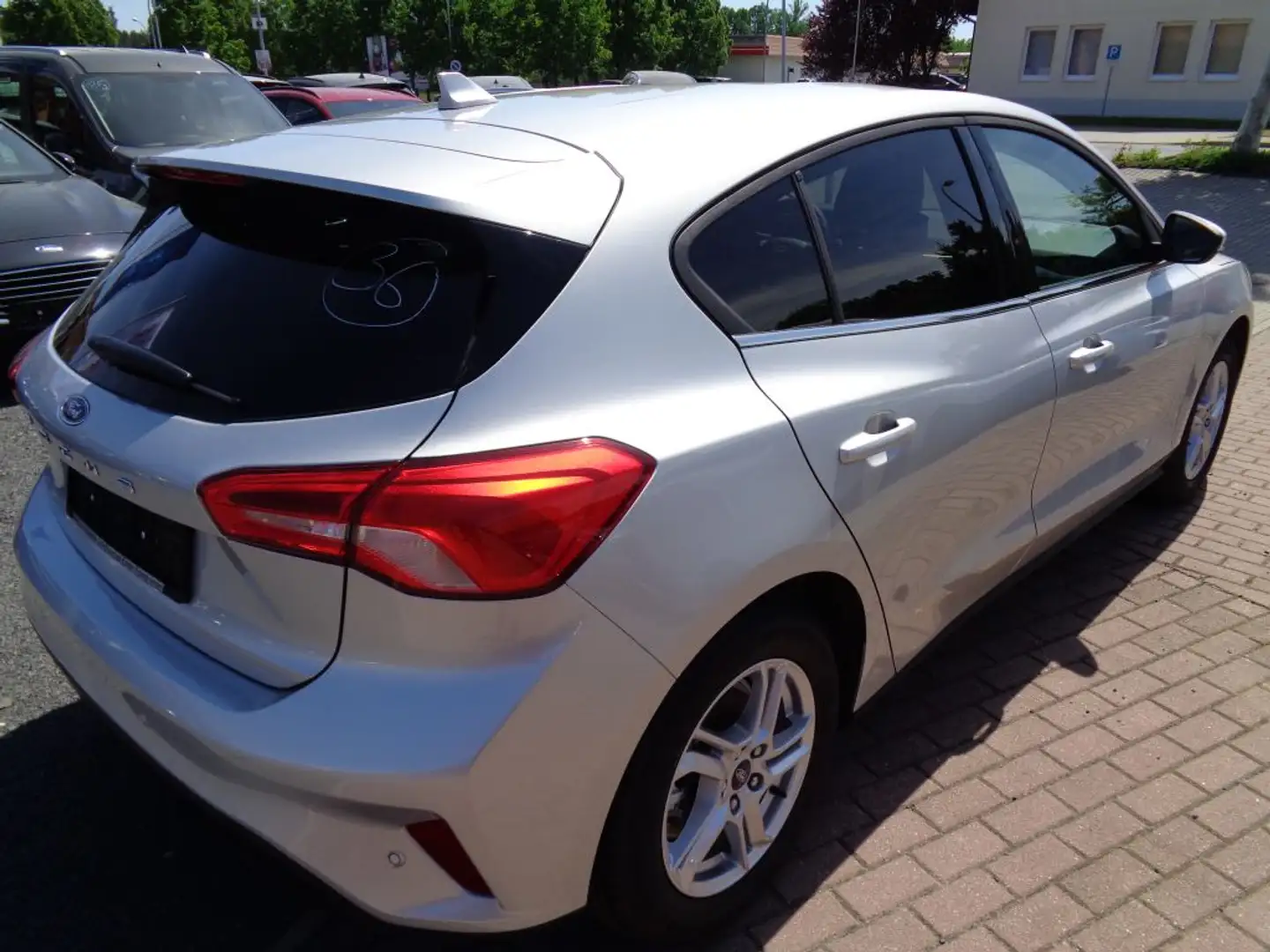 Ford Focus 125PS Cool-Connect Klimaaut Winterp Sichtp Argent - 2