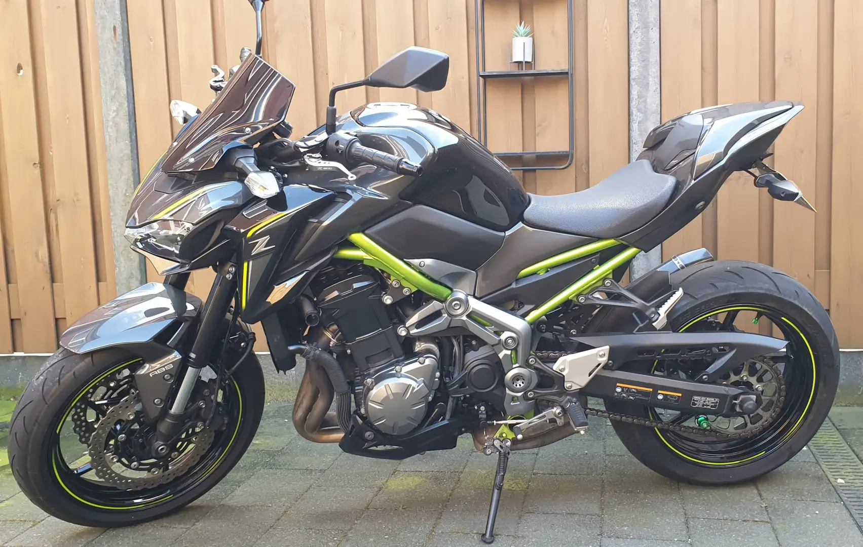 Kawasaki Z 900 siva - 2