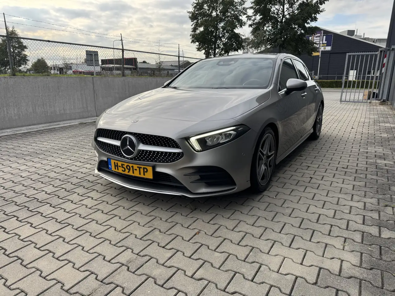Mercedes-Benz A 220