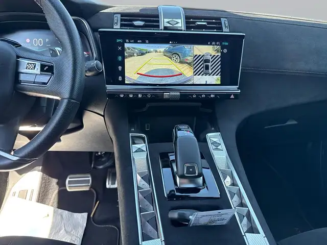 DS Automobiles DS 7 view 12