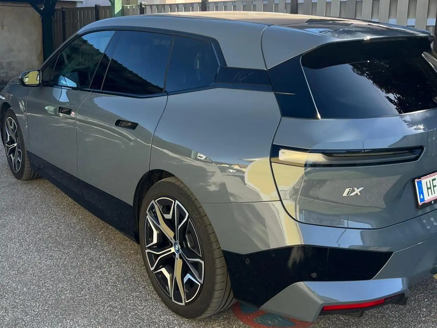BMW iX iX xDrive50 105kWh Grau - 1