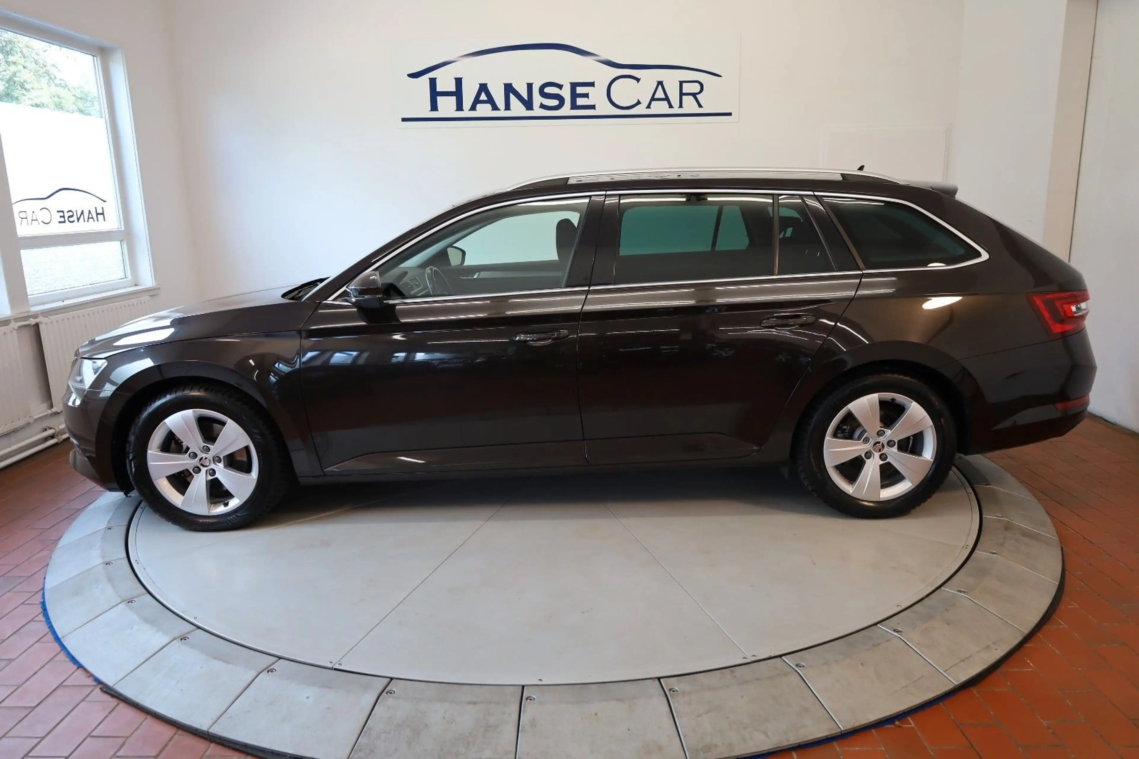 Skoda Superb Combi Style/Navi/R.Kamera/ACC/Garantie ! — photo 3