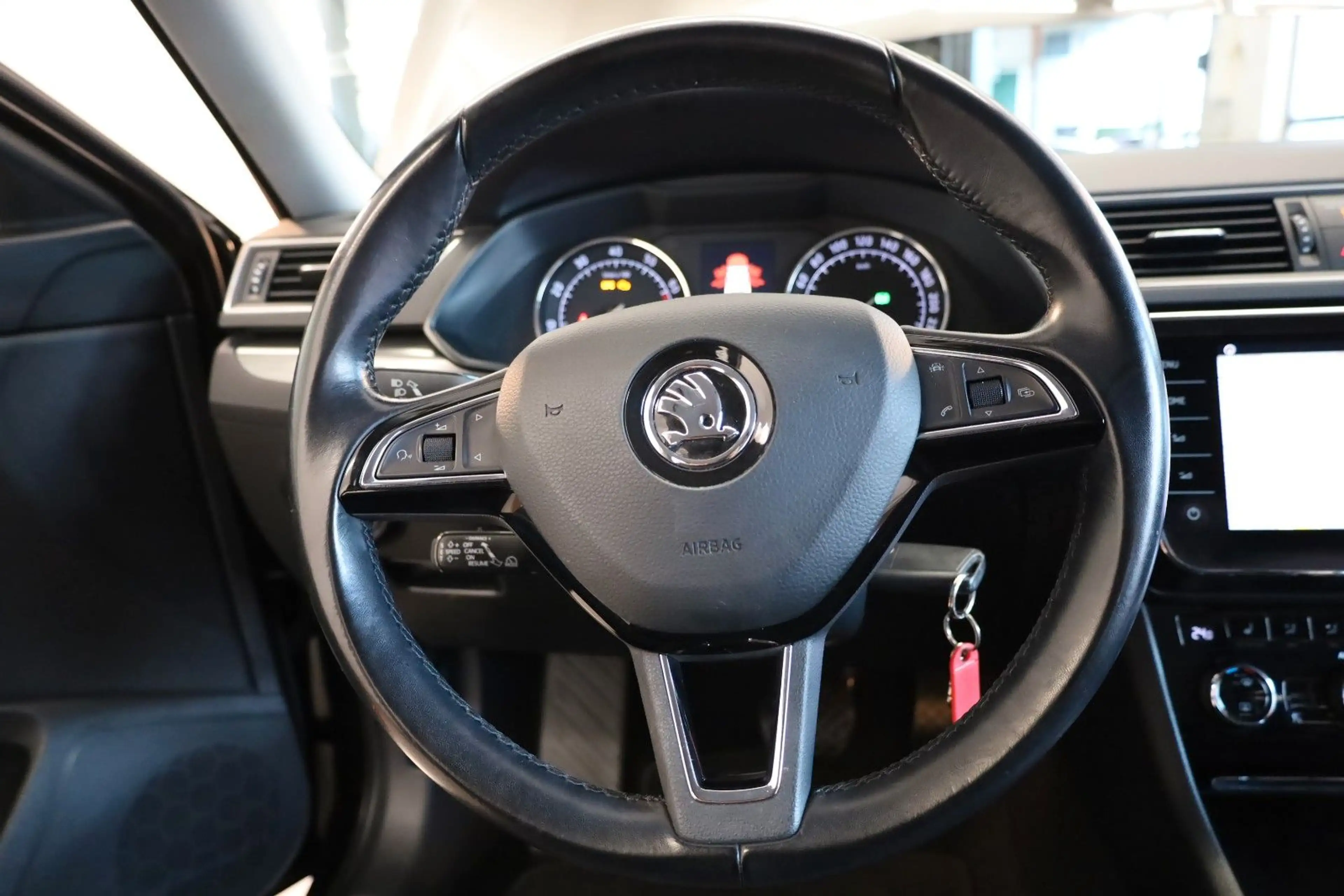 Skoda Superb Combi Style/Navi/R.Kamera/ACC/Garantie ! — photo 11