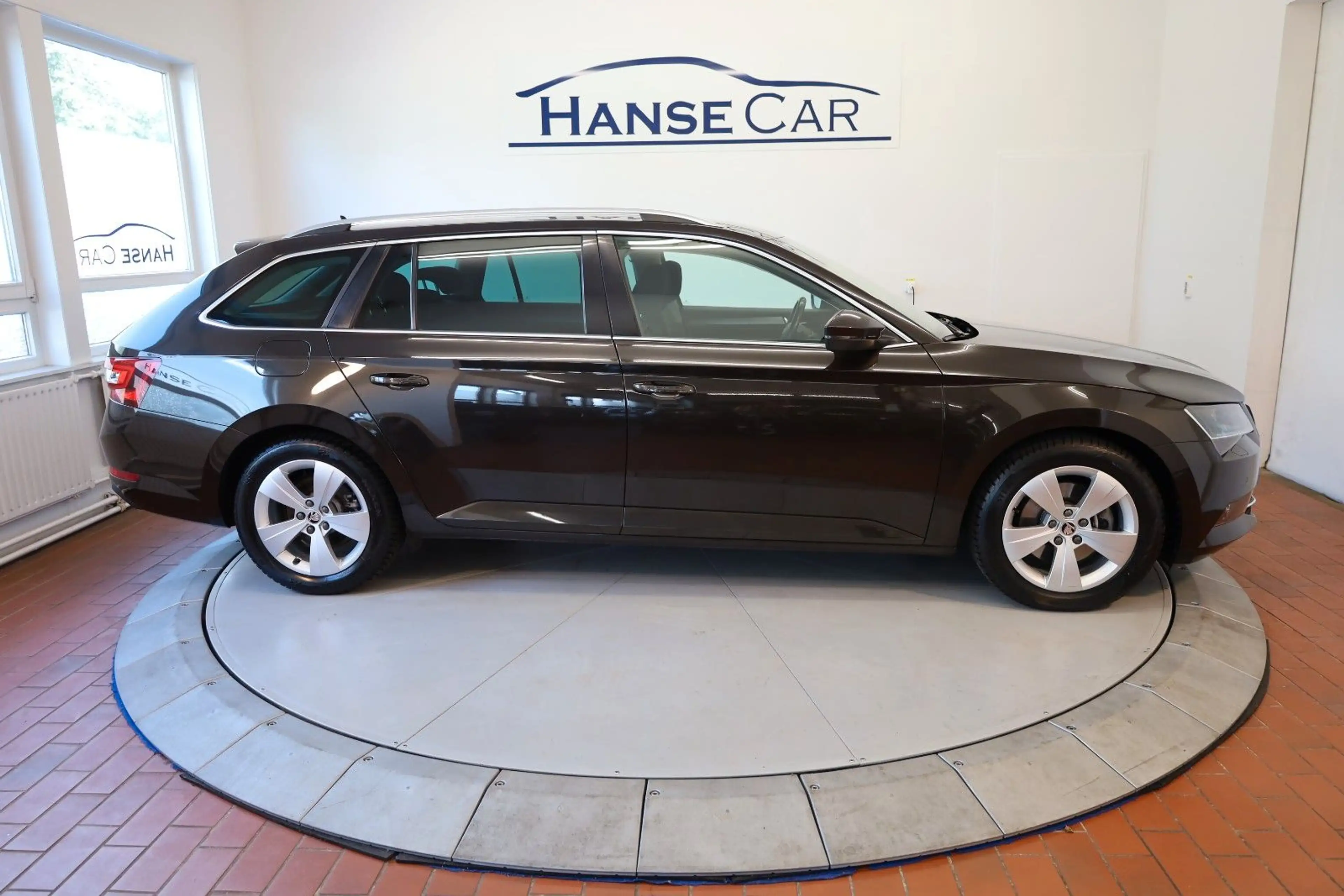 Skoda Superb Combi Style/Navi/R.Kamera/ACC/Garantie ! — photo 4