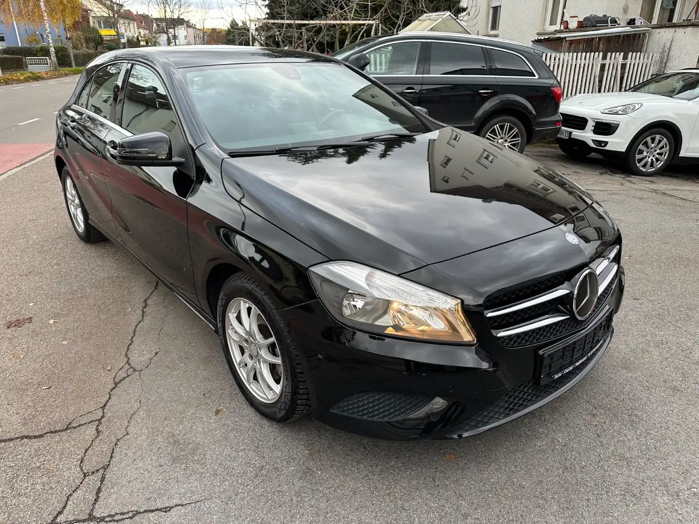 Mercedes-Benz A 180 BlueEfficiency/Navi/PDC/Automatik Negro - 1