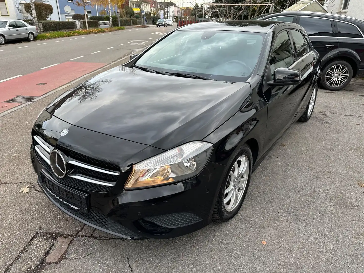 Mercedes-Benz A 180 BlueEfficiency/Navi/PDC/Automatik Negro - 2