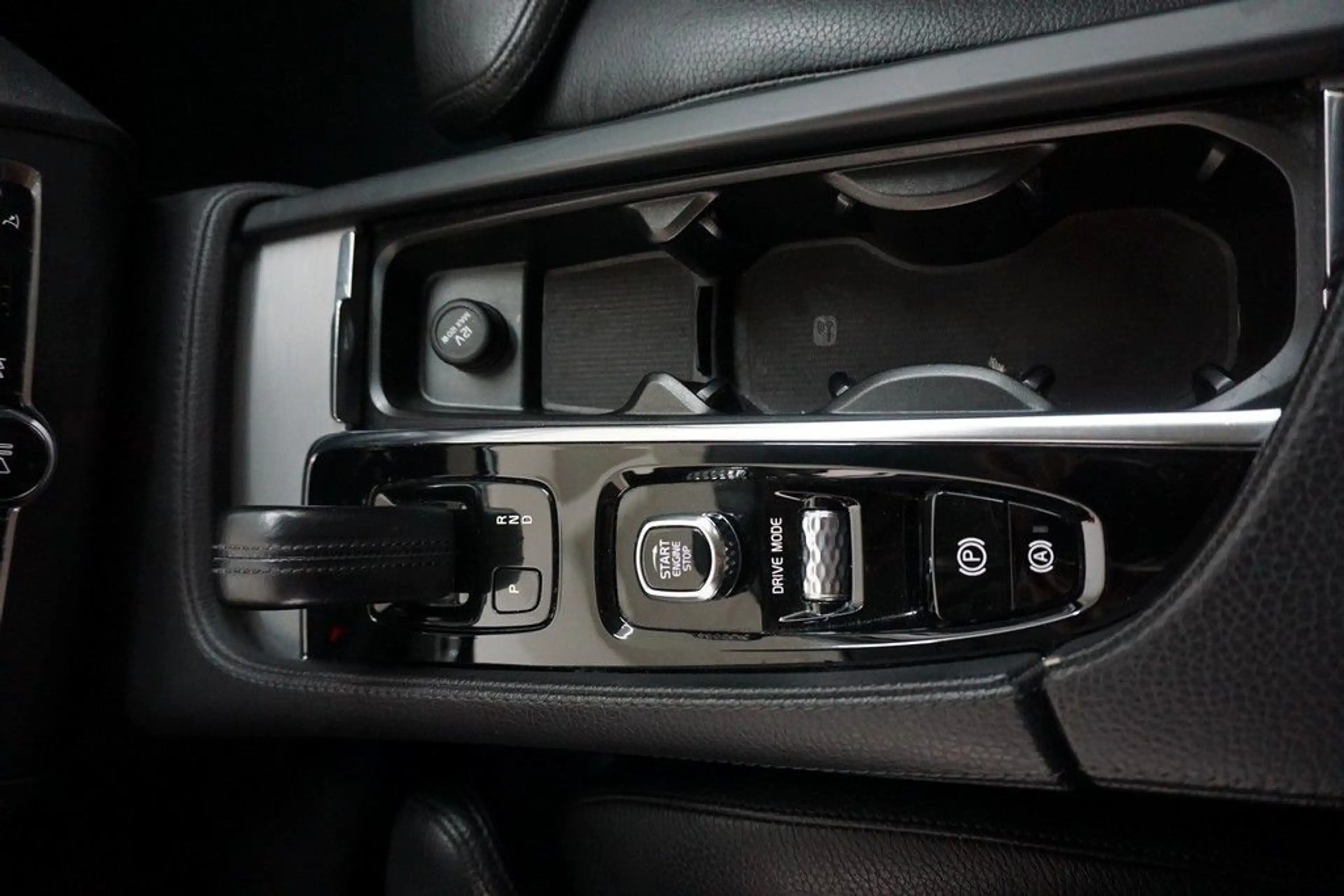 Volvo XC90 2.0 B5 AWD MOMENTUM PRO 7 Sitze Kamera/Led — photo 14
