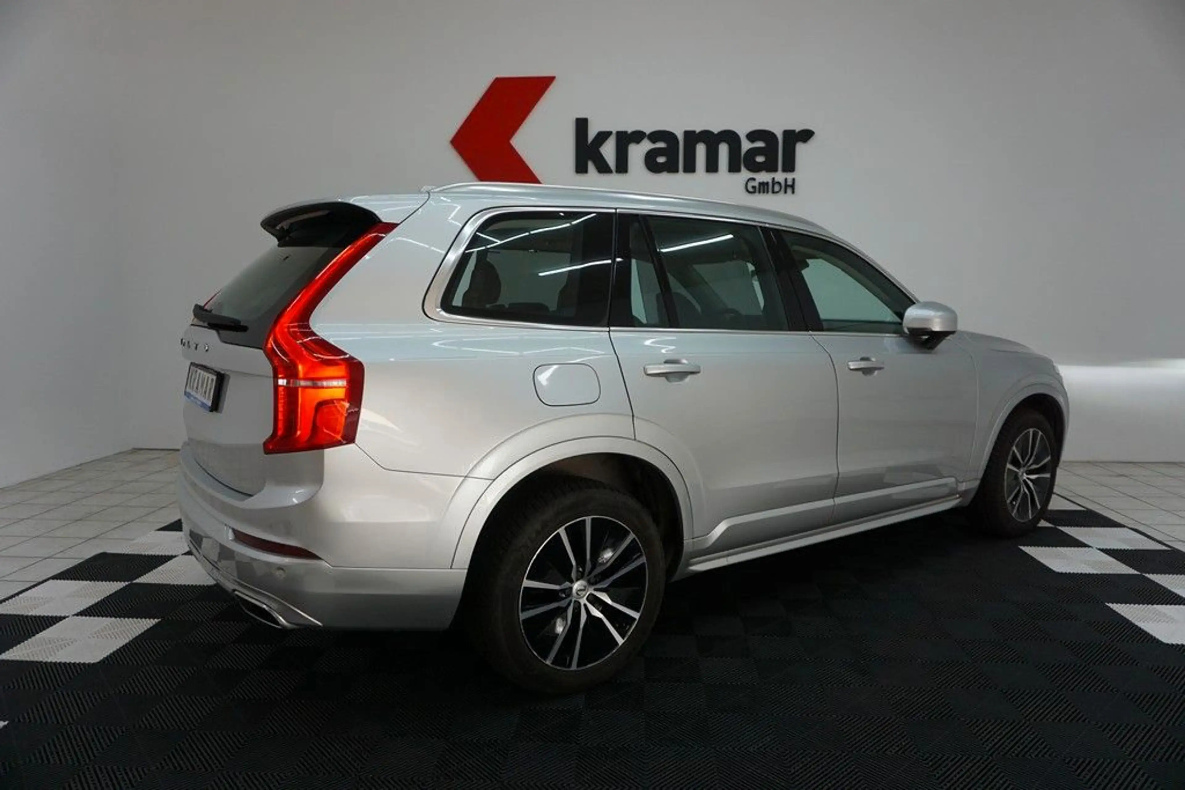 Volvo XC90 2.0 B5 AWD MOMENTUM PRO 7 Sitze Kamera/Led — photo 4
