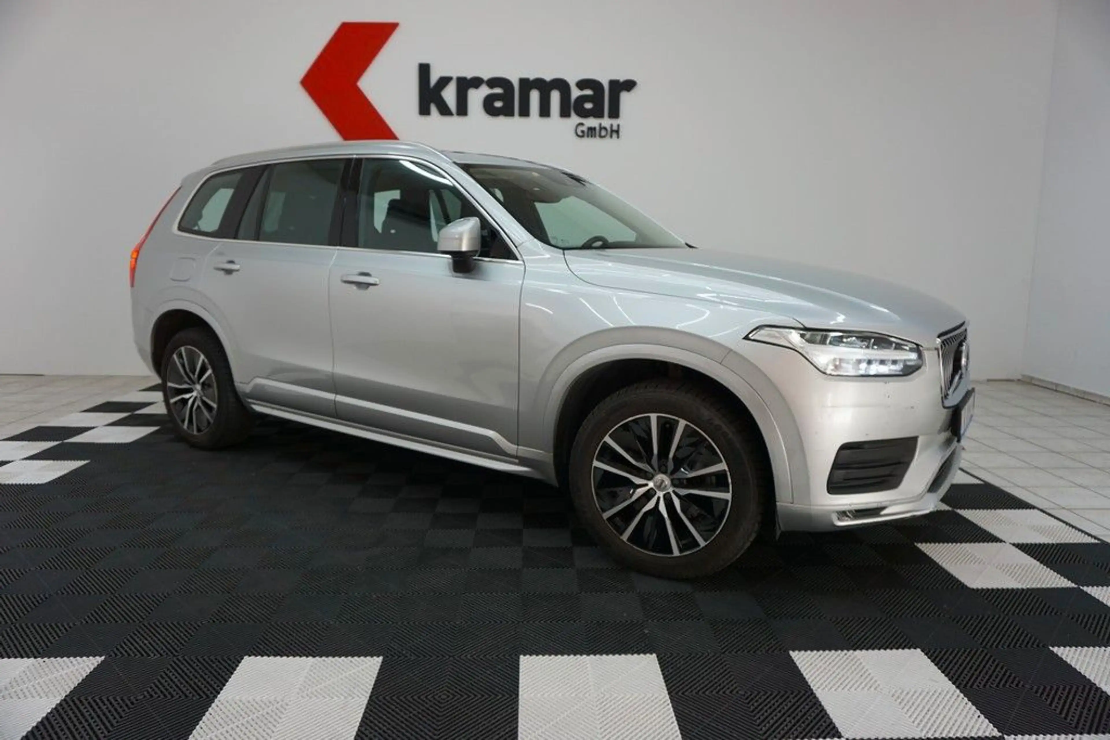 Volvo XC90 2.0 B5 AWD MOMENTUM PRO 7 Sitze Kamera/Led — photo 3