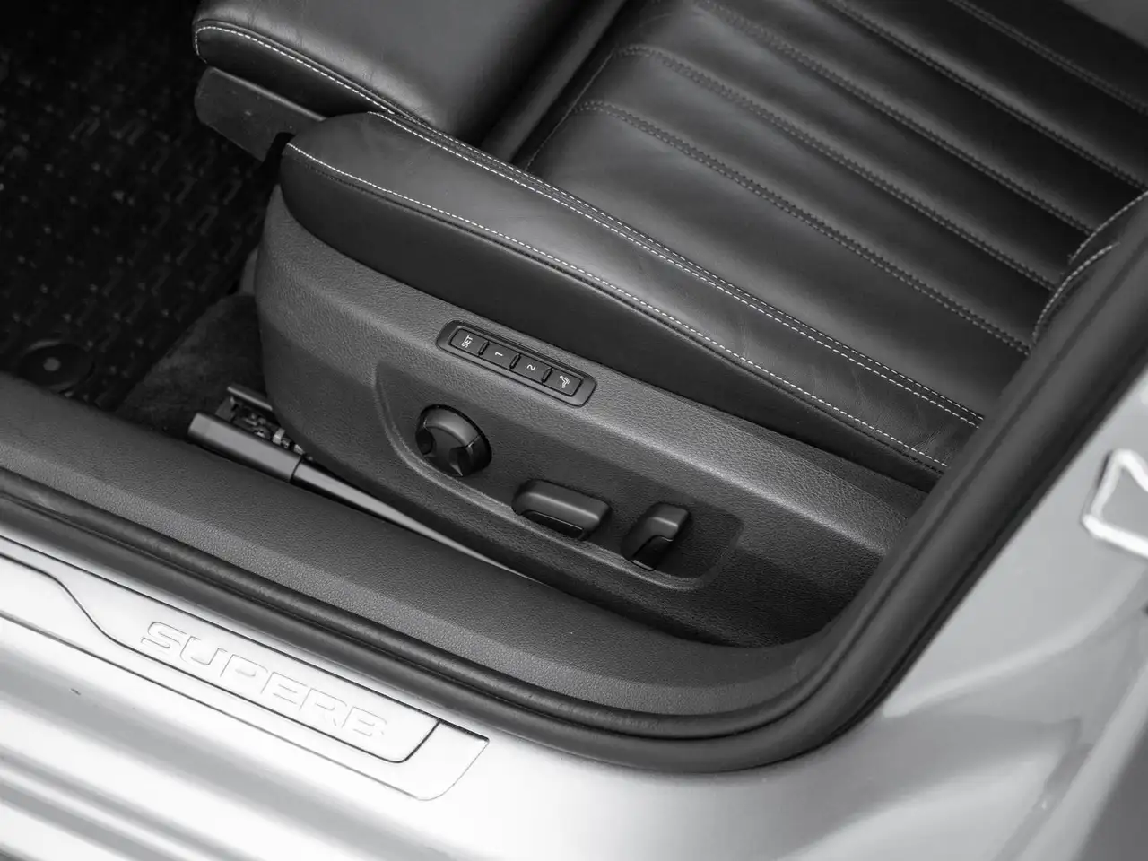 Skoda Superb Laurin & Klement 4x4 AHK Canton Massage, миниатюра 26