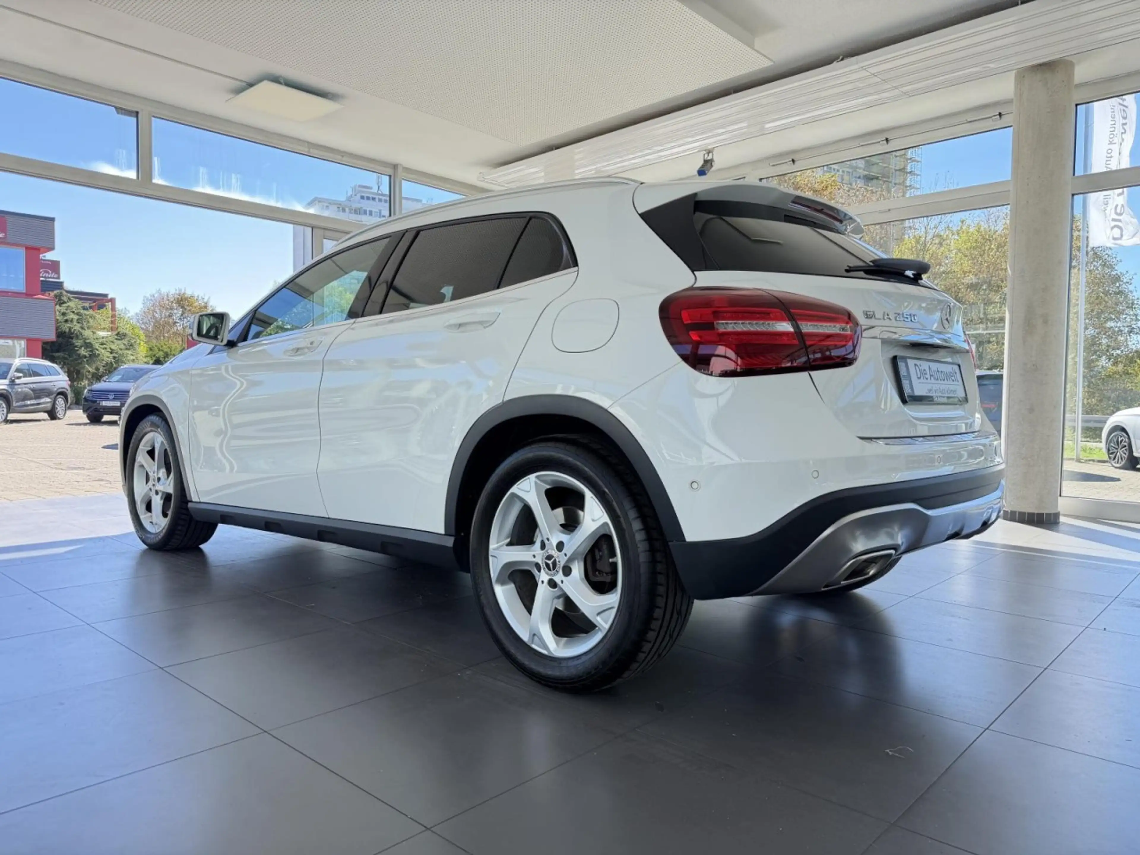 Mercedes-Benz GLA 220 4Matic AUT AHK PDC LED NAVI KAMERA KLIMA Klima — photo 4