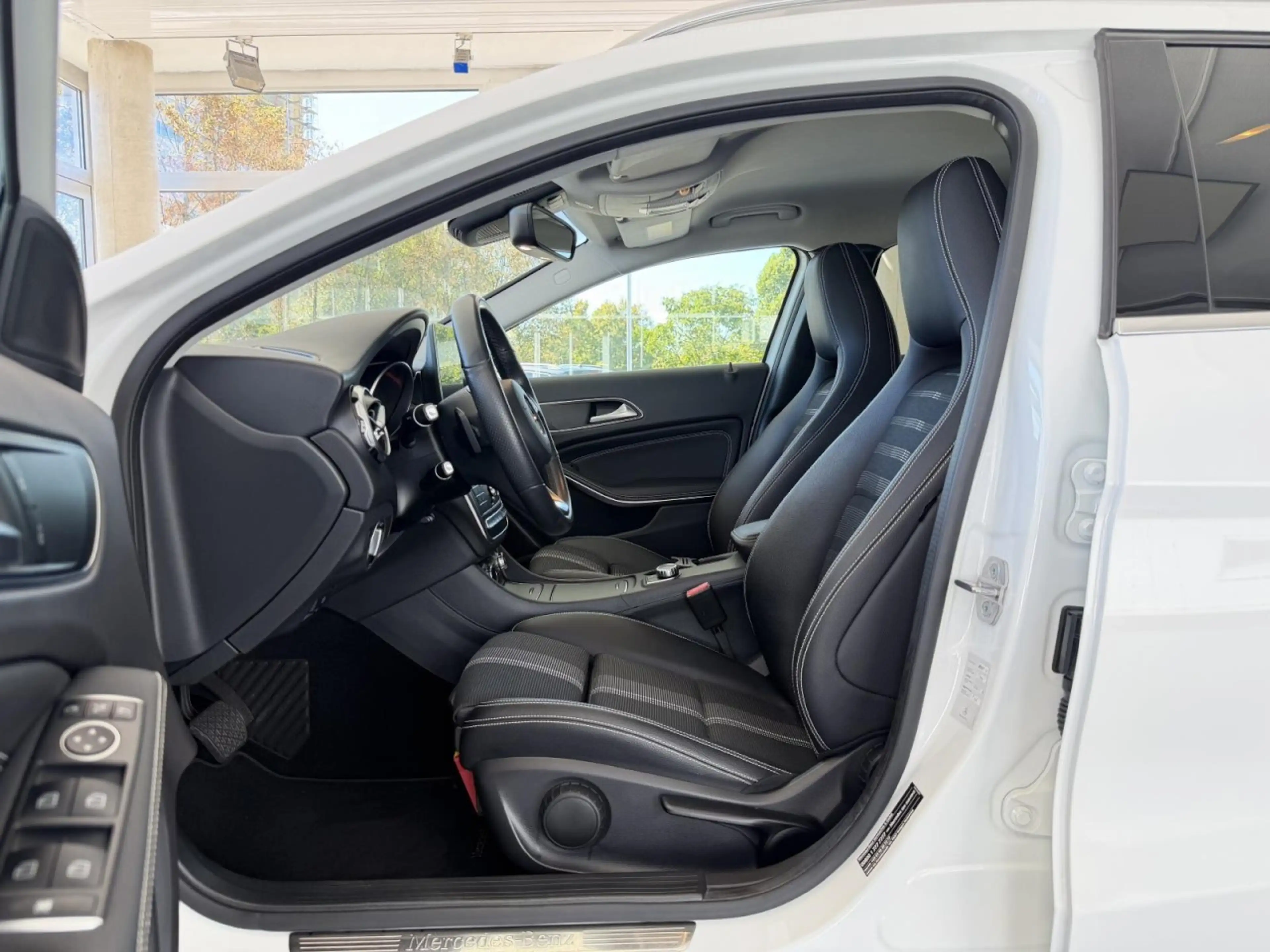 Mercedes-Benz GLA 220 4Matic AUT AHK PDC LED NAVI KAMERA KLIMA Klima — photo 10