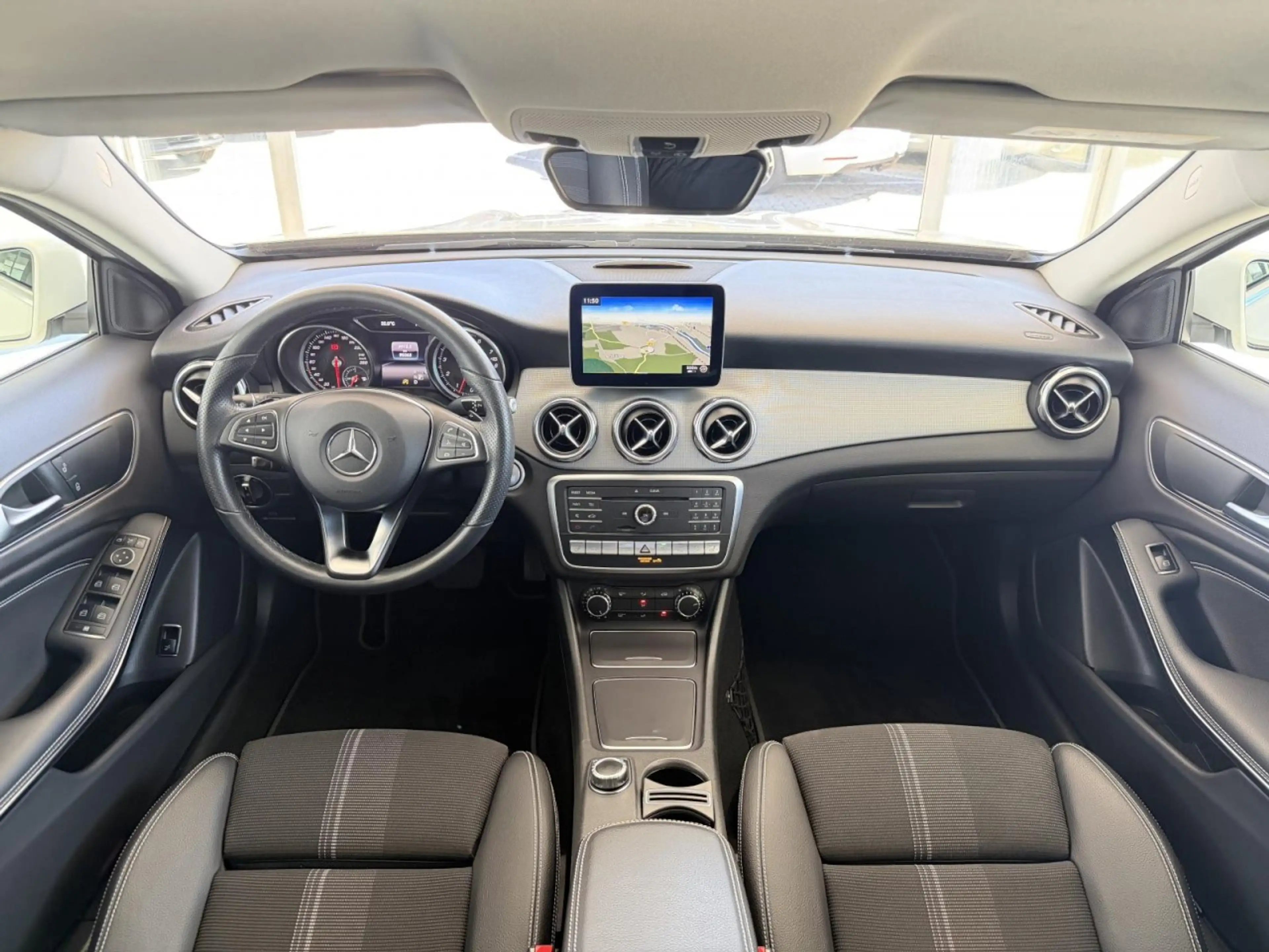 Mercedes-Benz GLA 220 4Matic AUT AHK PDC LED NAVI KAMERA KLIMA Klima — photo 13