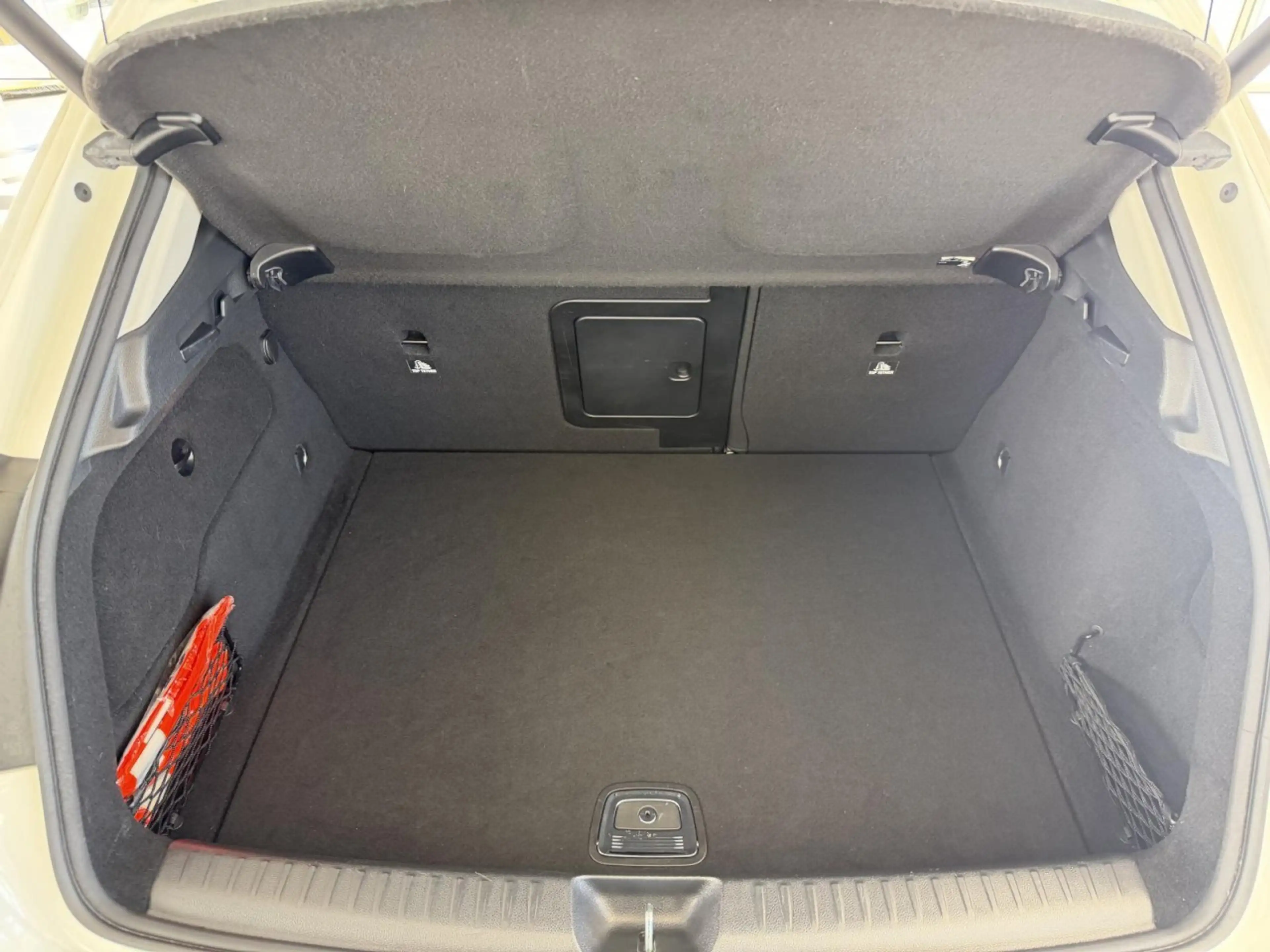 Mercedes-Benz GLA 220 4Matic AUT AHK PDC LED NAVI KAMERA KLIMA Klima — photo 5