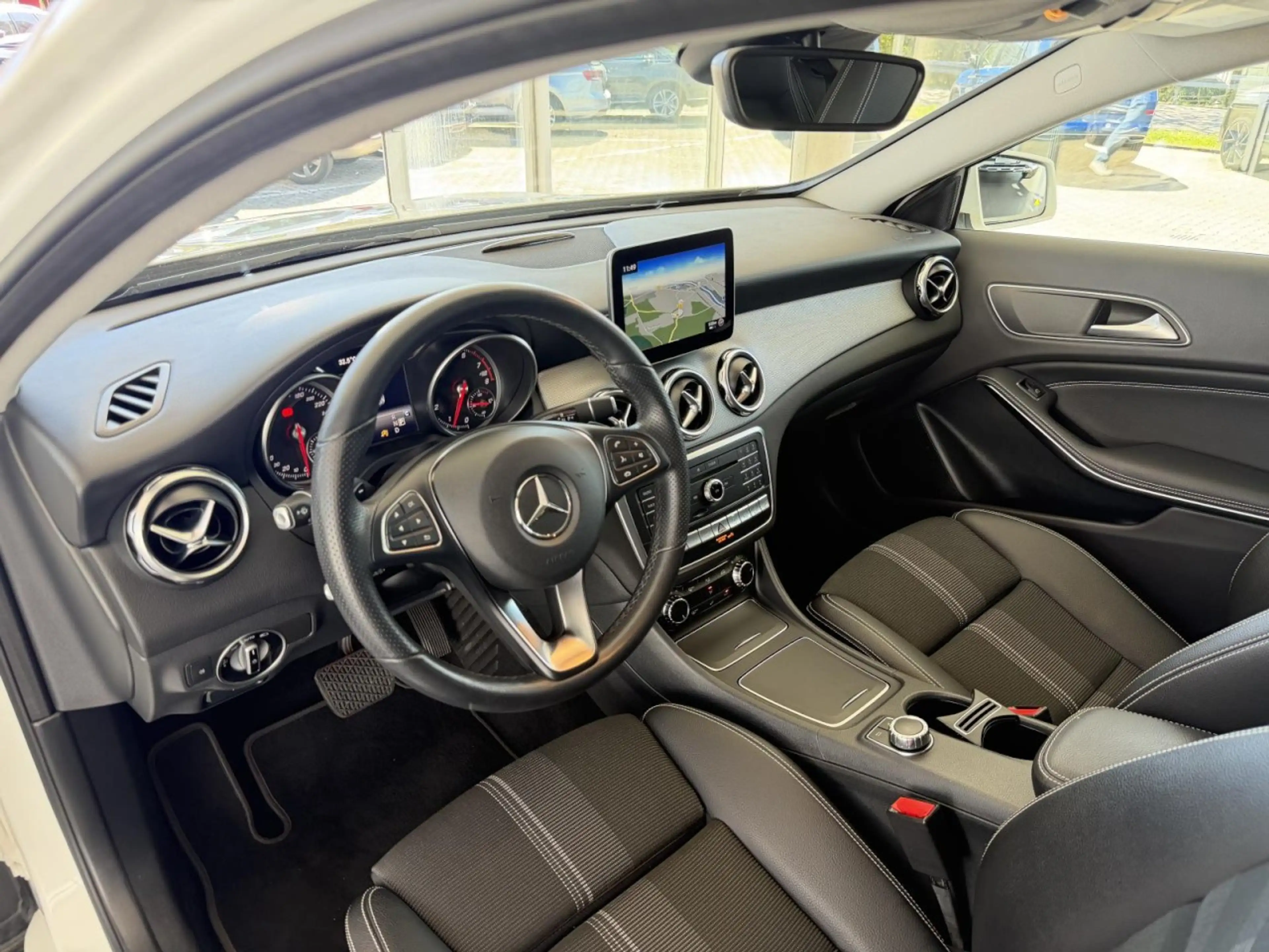 Mercedes-Benz GLA 220 4Matic AUT AHK PDC LED NAVI KAMERA KLIMA Klima — photo 11