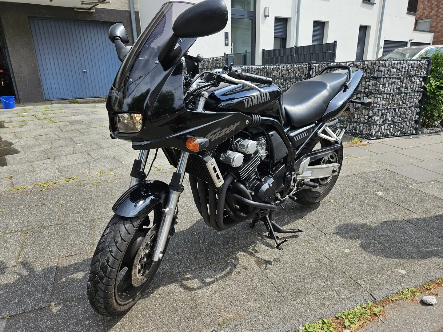 Yamaha FZS 600 Fazer Noir - 2
